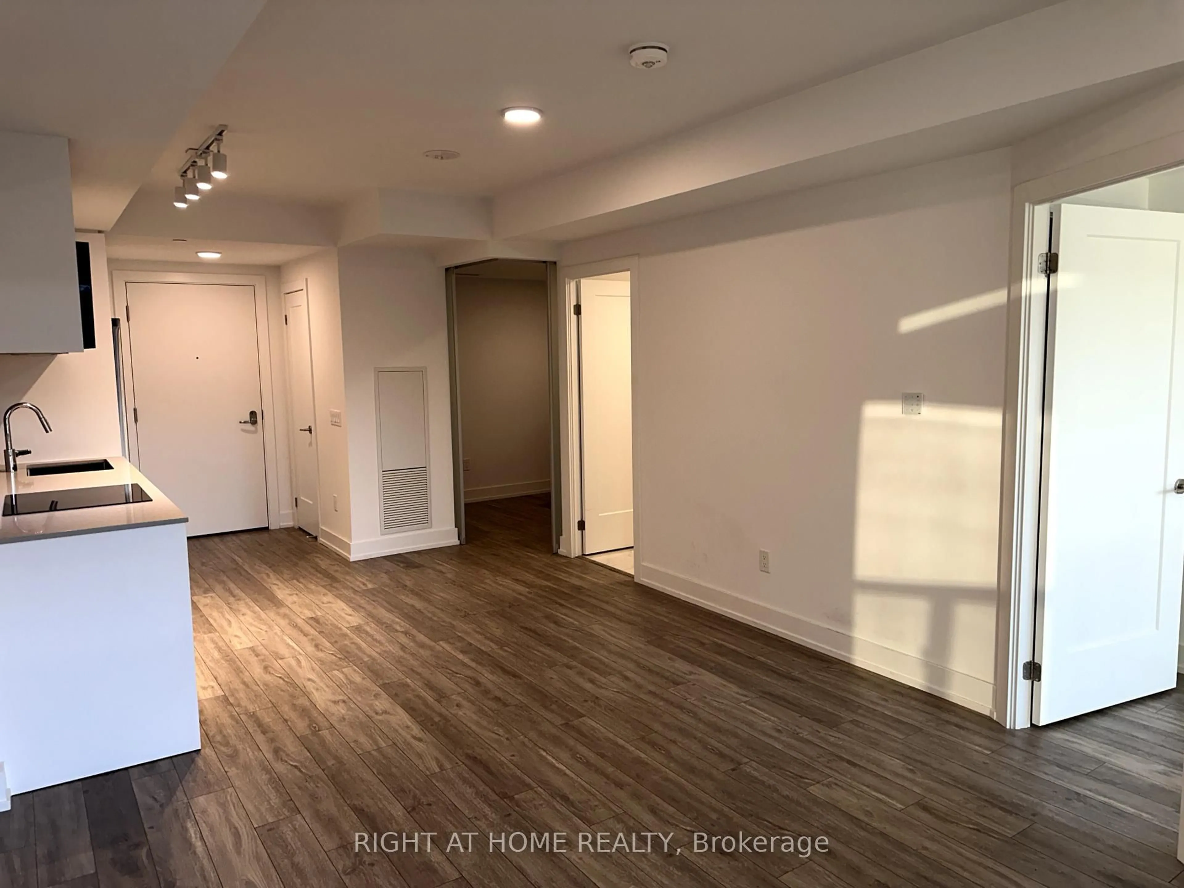 A pic of a room for 8 CEDARLAND Dr #1005, Markham Ontario L6G 0H4