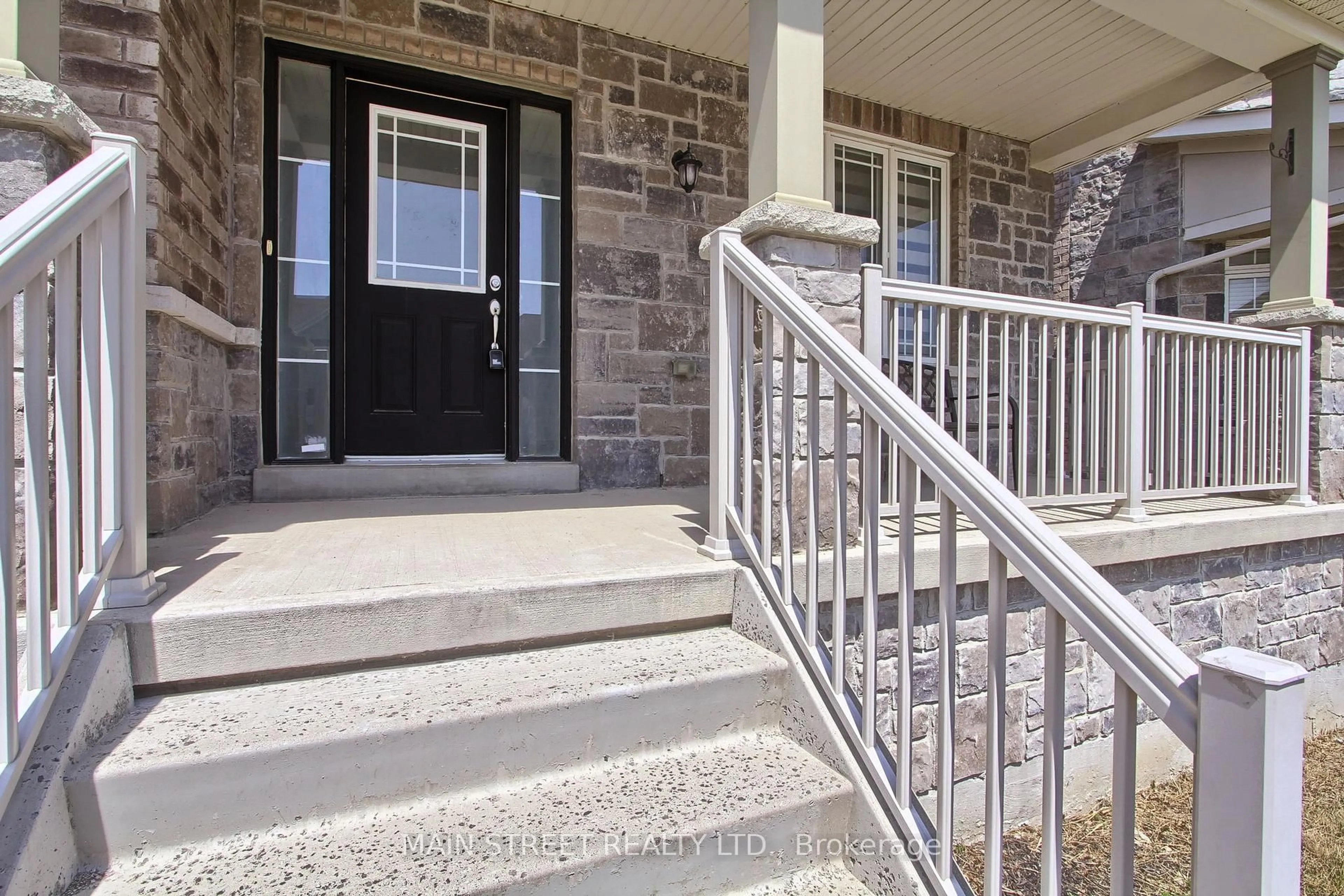 Indoor entryway for 1386 Dallman St, Innisfil Ontario L0L 1W0