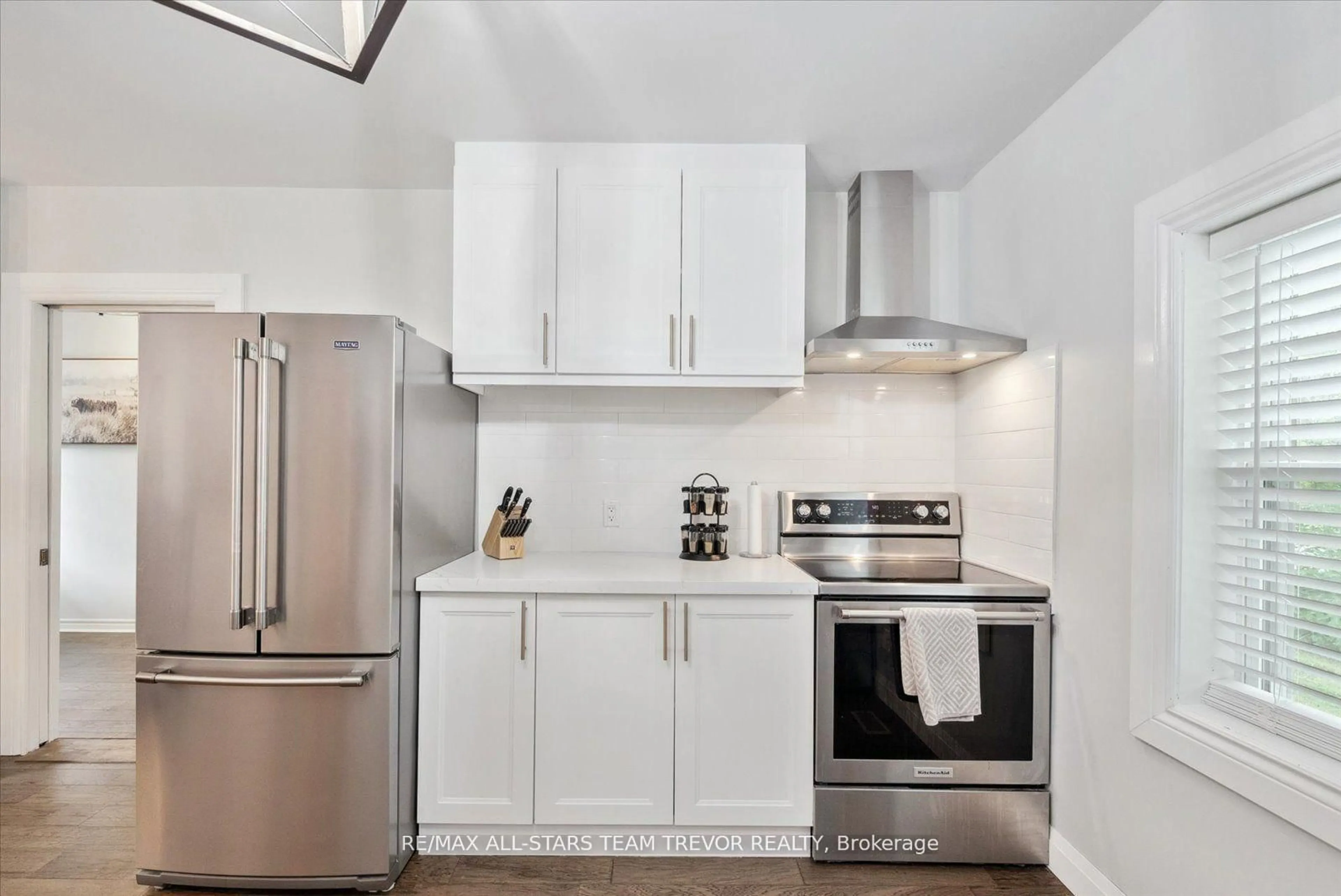 Standard kitchen, unknown for 380A Main St, King Ontario L0G 1T0
