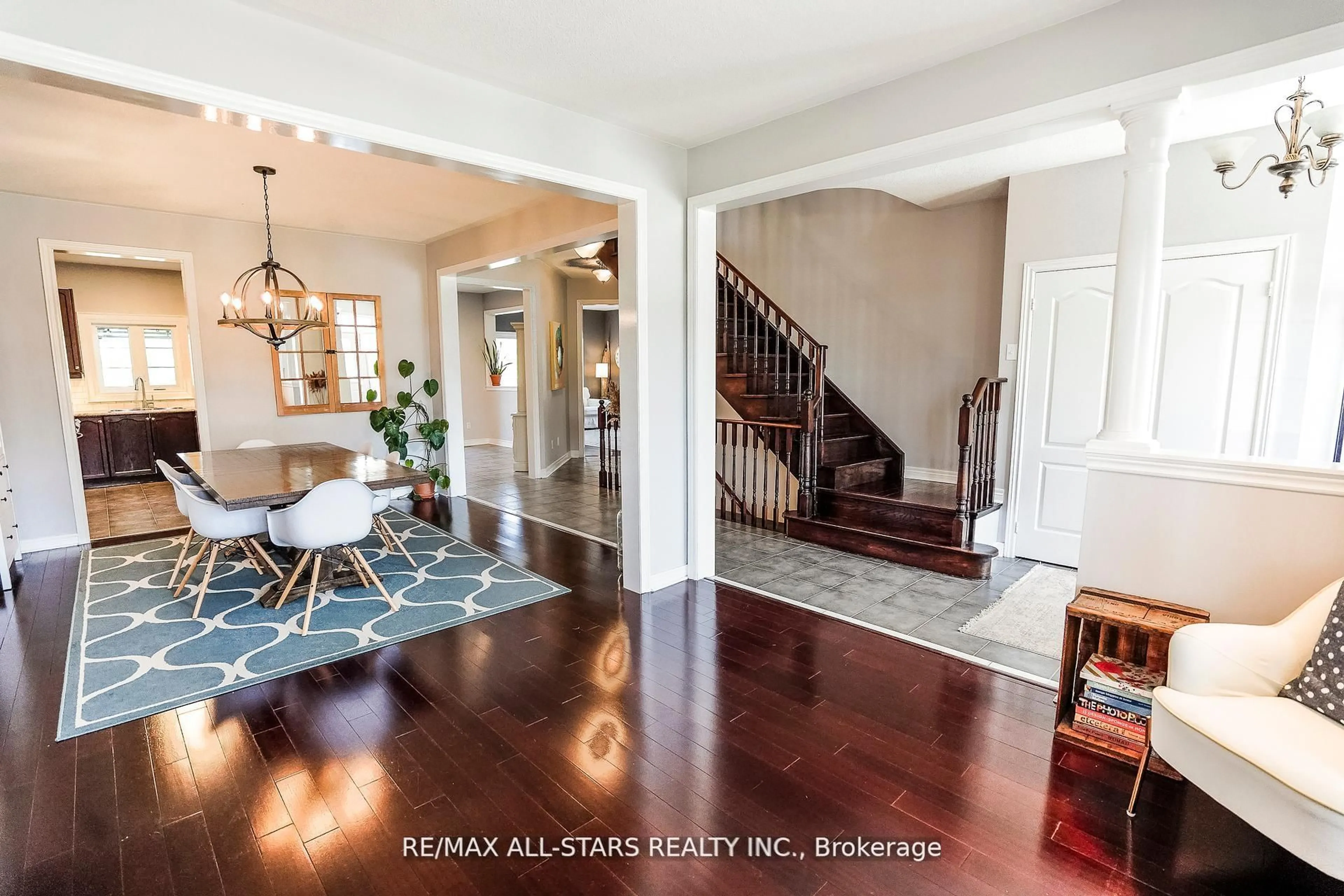 Indoor entryway for 3 Furlan Crt, Uxbridge Ontario L9P 1Z8