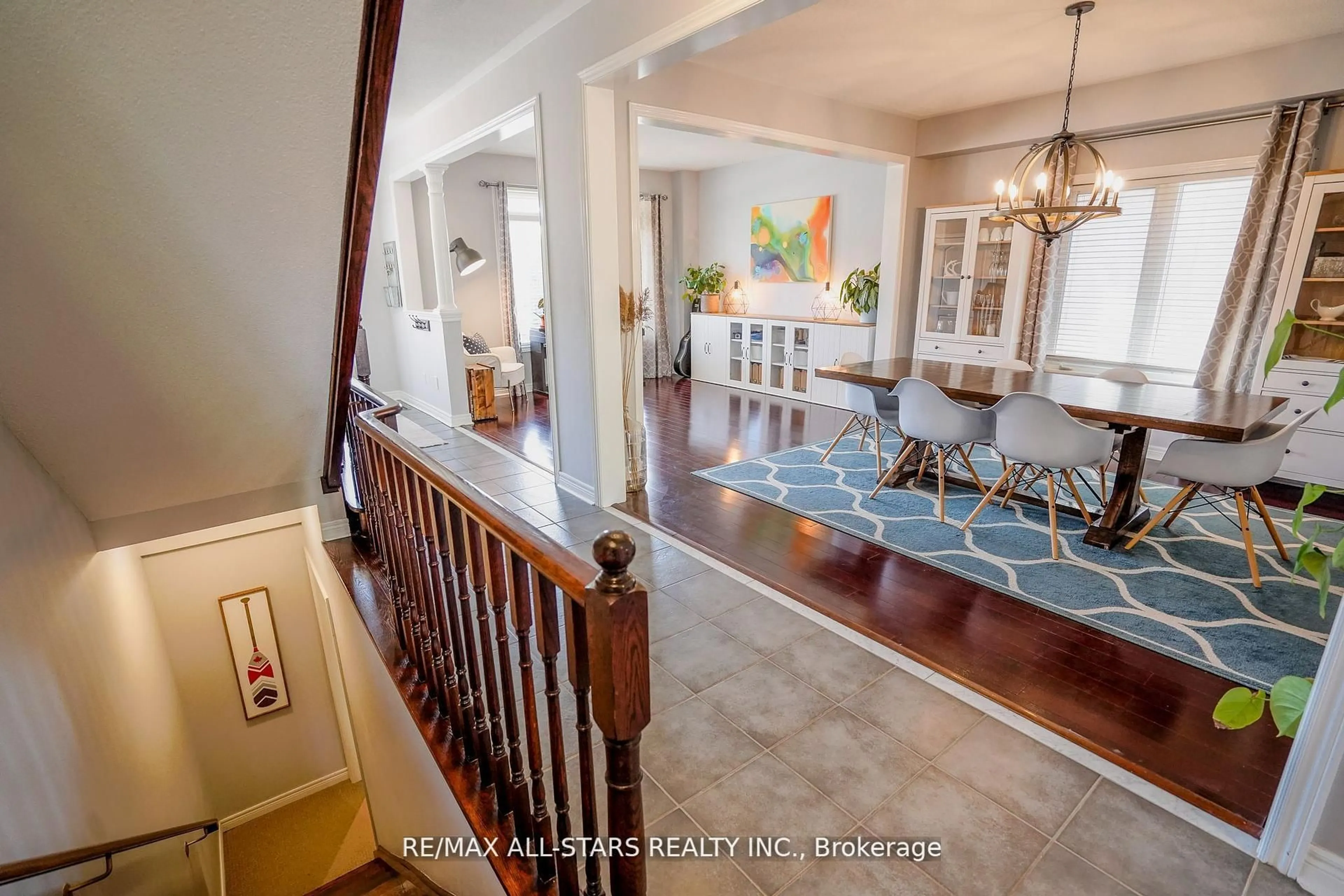 Indoor entryway for 3 Furlan Crt, Uxbridge Ontario L9P 1Z8