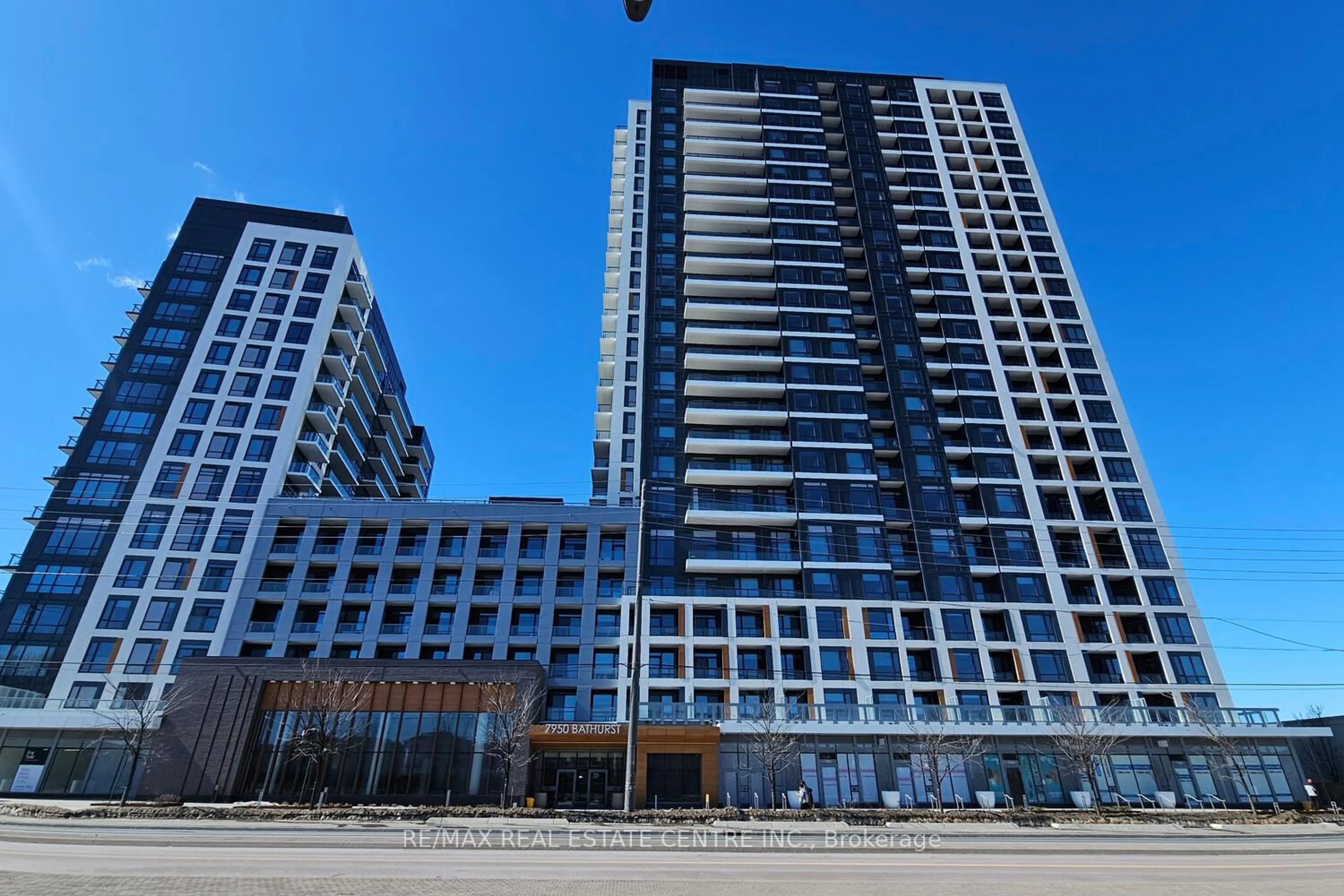 A pic from outside/outdoor area/front of a property/back of a property/a pic from drone, city buildings view from balcony for 7950 Bathurst St, Vaughan Ontario L4J 0L4