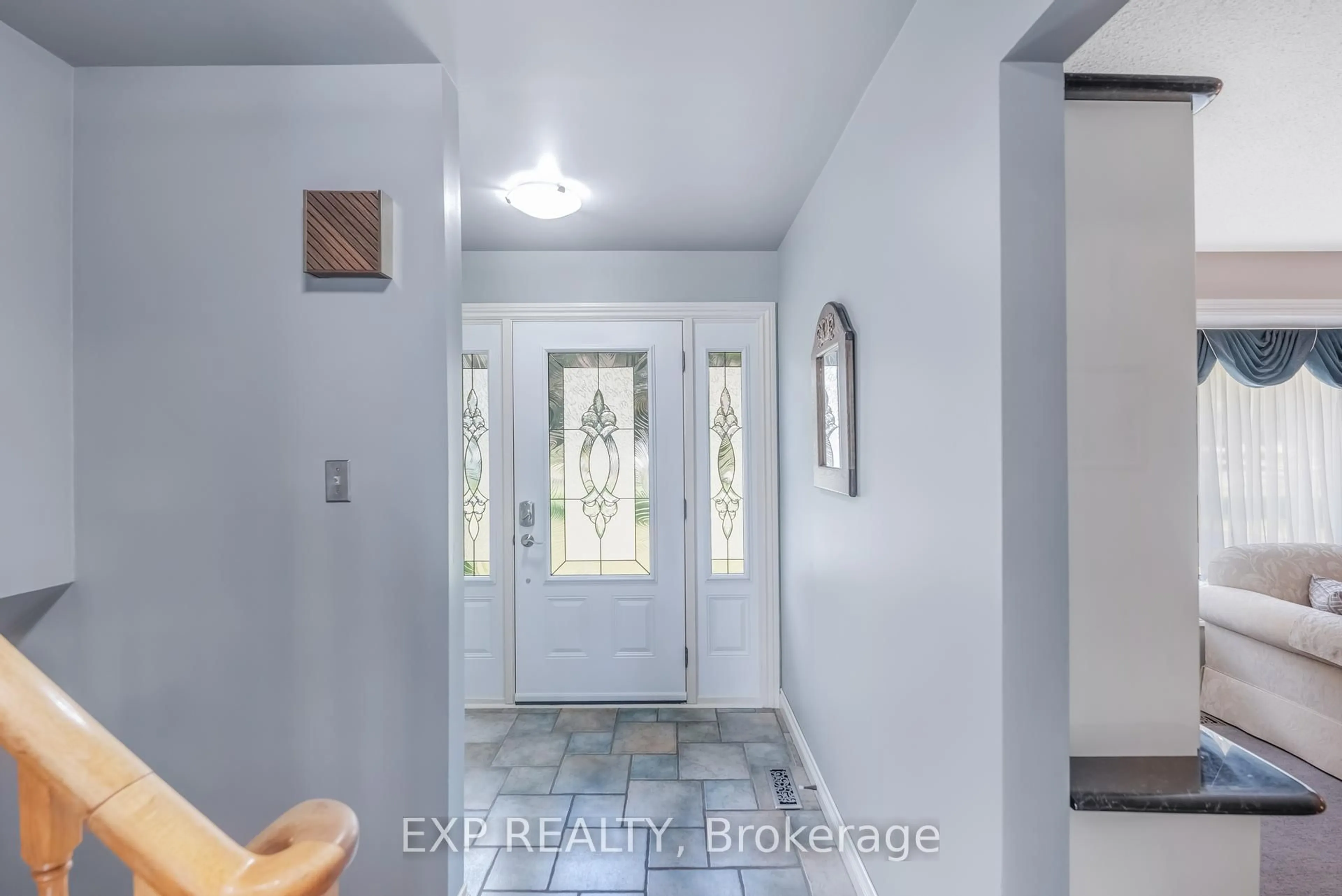 Indoor entryway for 23 Kilpatrick Dr, East Gwillimbury Ontario L9N 1H6