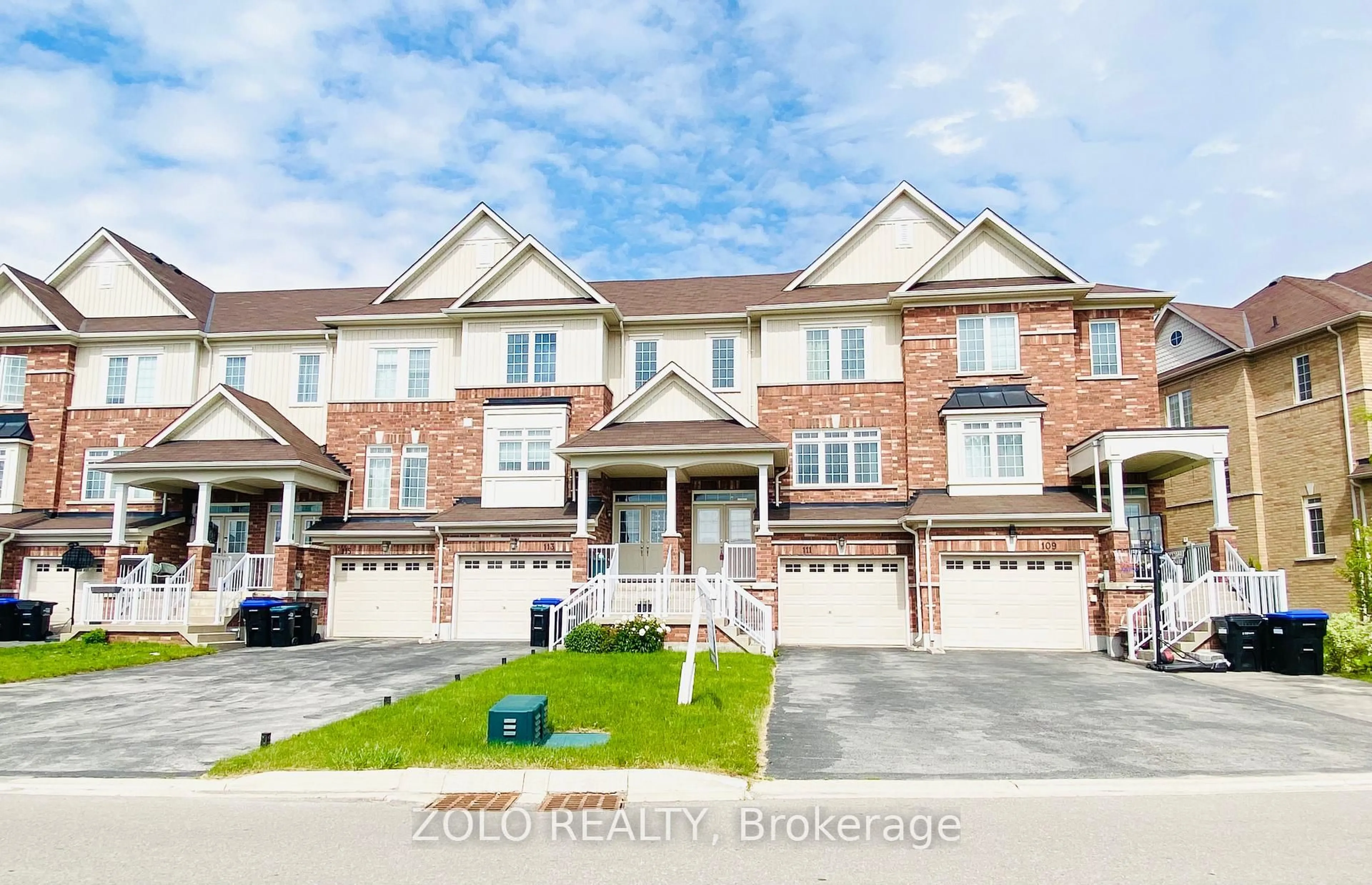 A pic from outside/outdoor area/front of a property/back of a property/a pic from drone, street for 111 Taucar Gate, Bradford West Gwillimbury Ontario L3Z 0V8