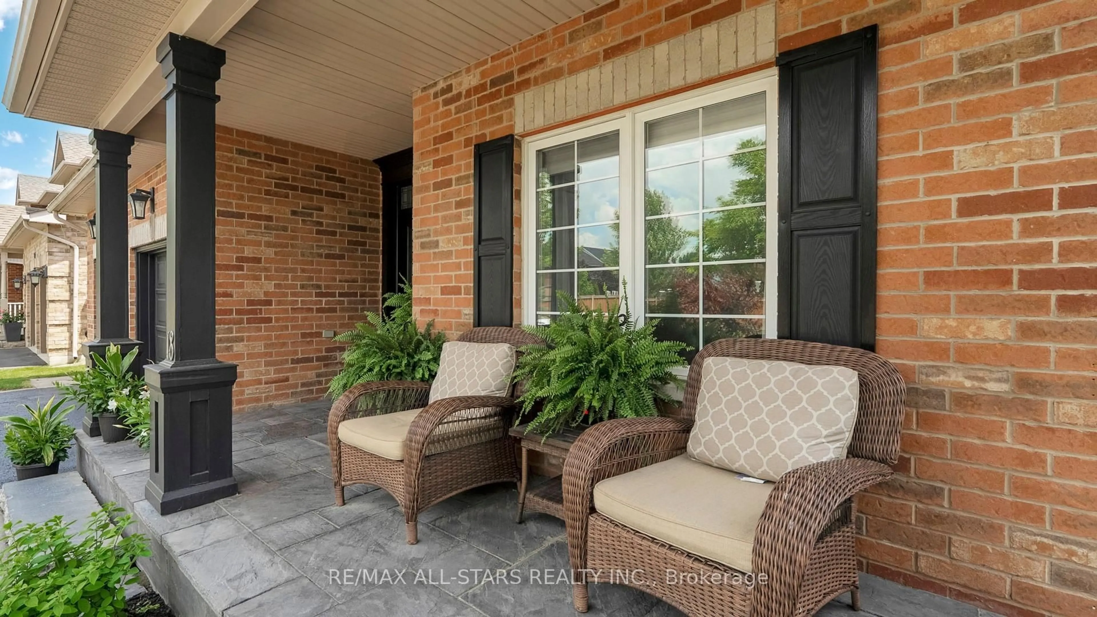 Patio, street for 18 Village Green Lane, Uxbridge Ontario L9P 0A1