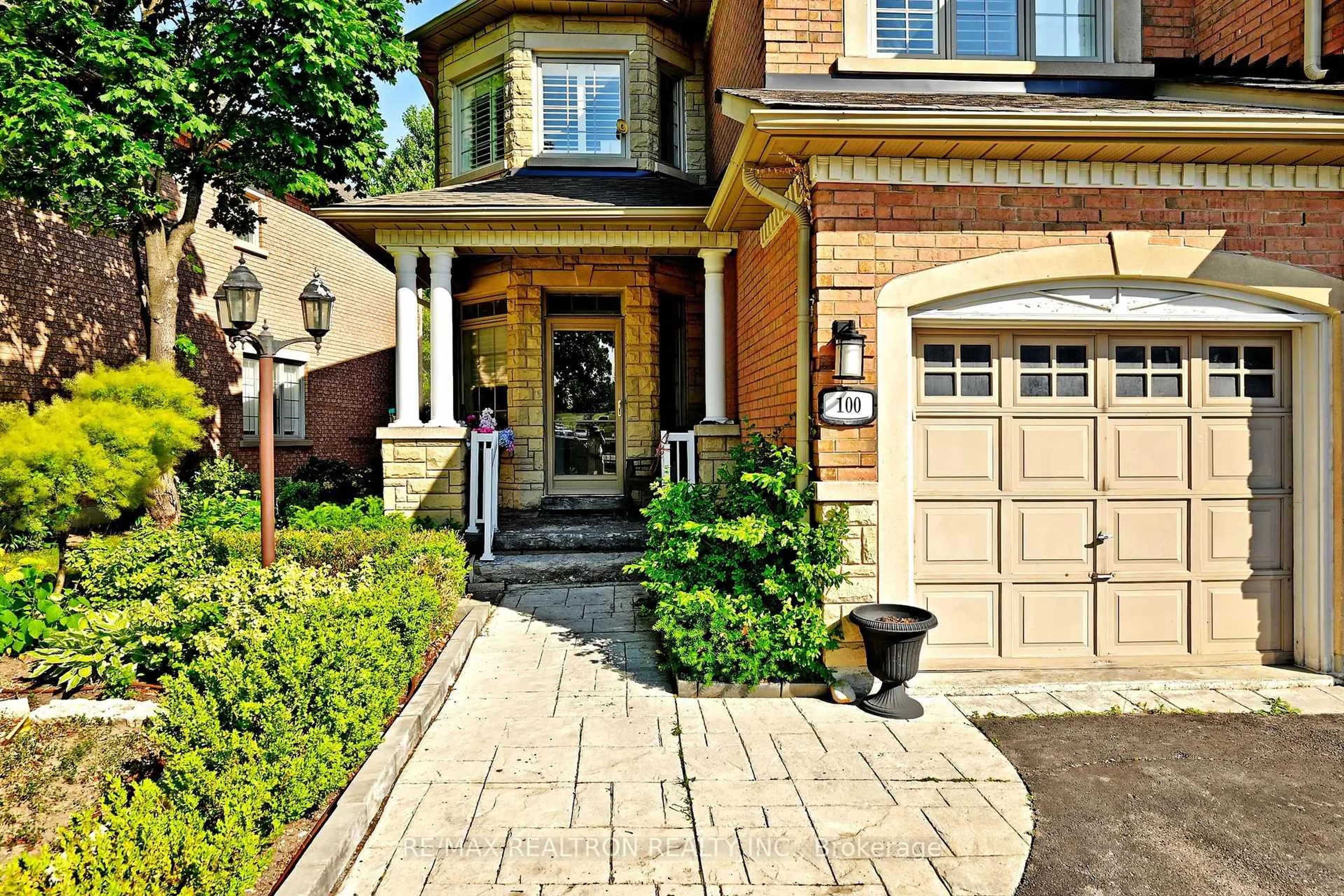 Home with brick exterior material, street for 100 Kingsbridge Circ, Vaughan Ontario L4J 8N7