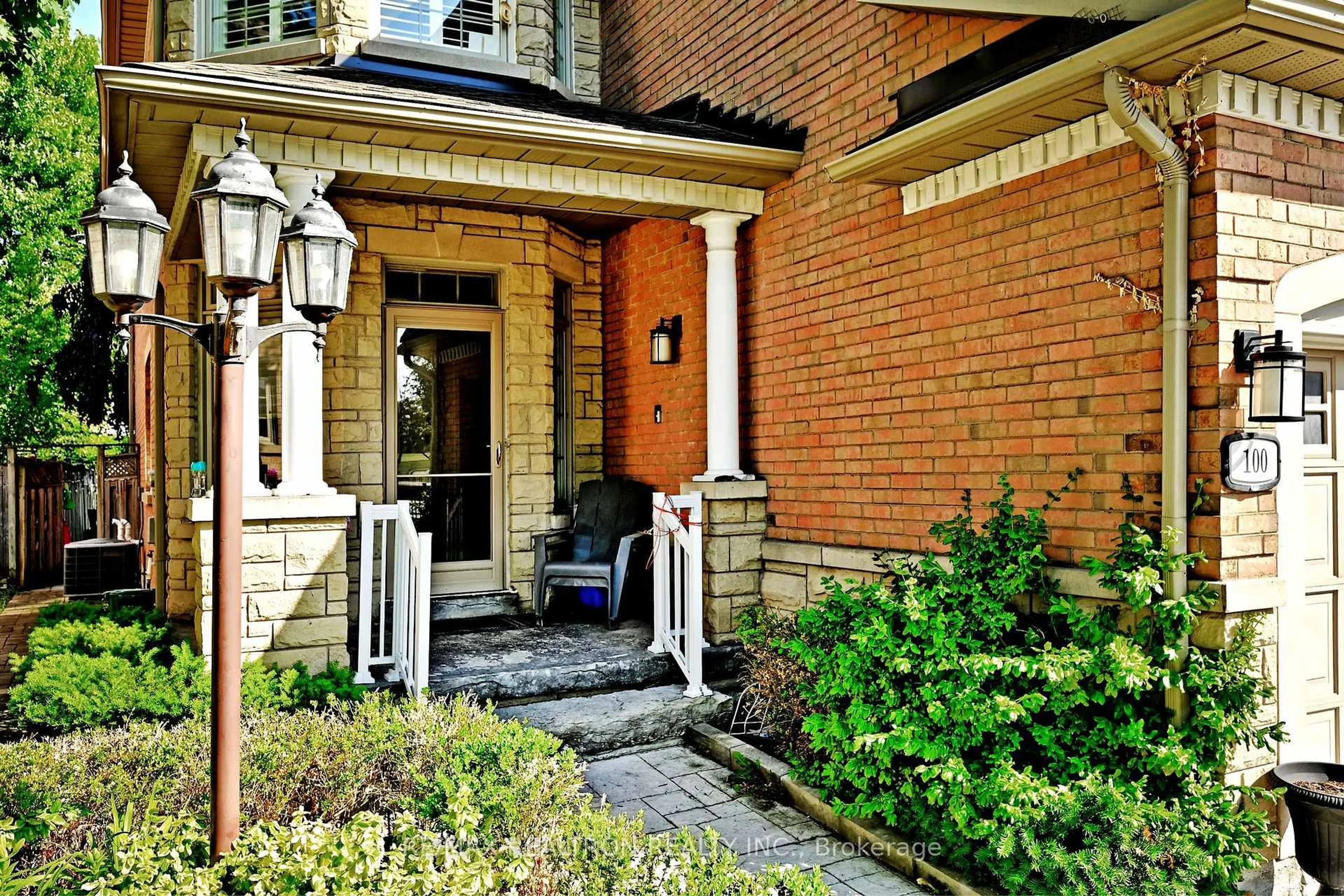 Home with brick exterior material, street for 100 Kingsbridge Circ, Vaughan Ontario L4J 8N7