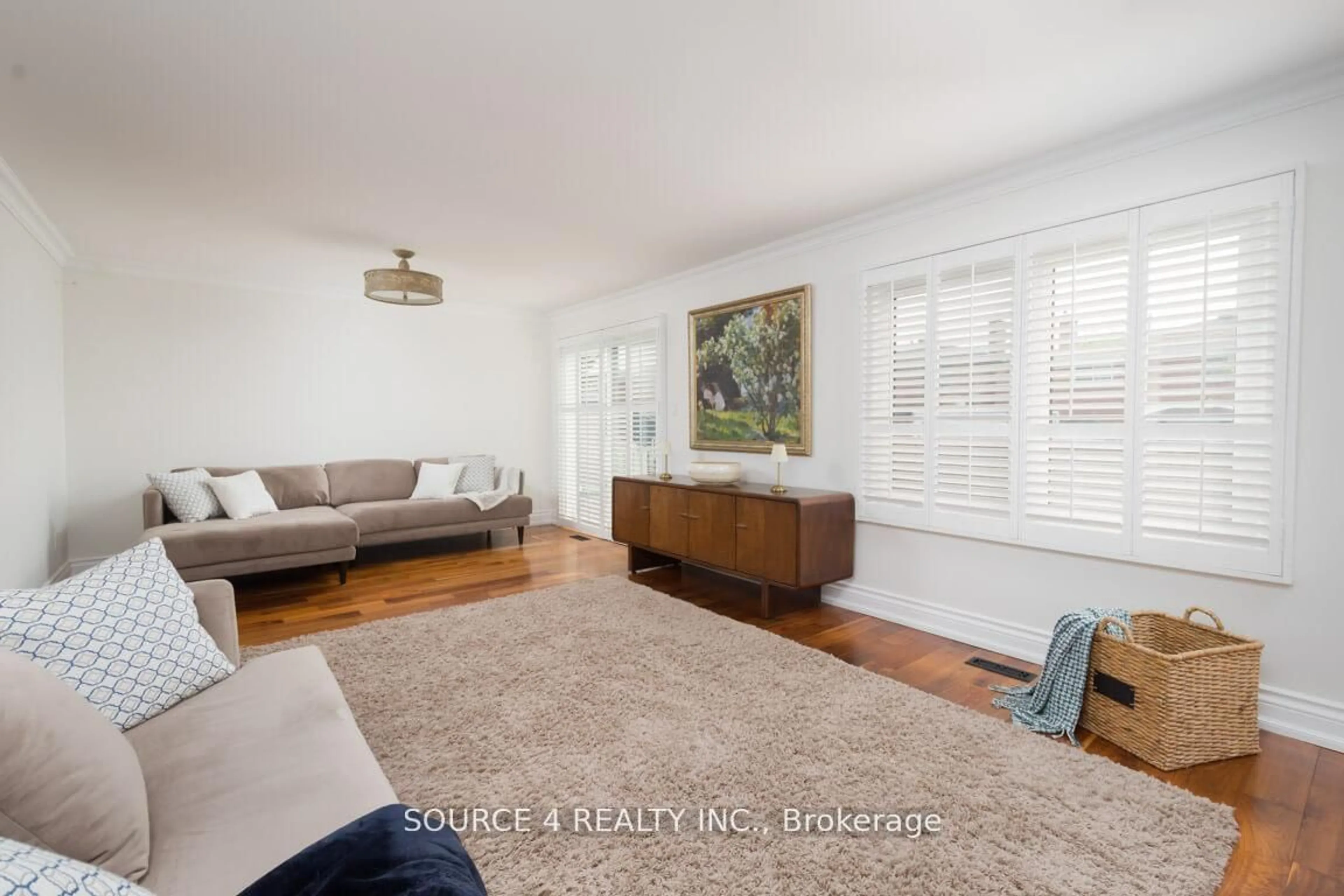 Living room with furniture, unknown for 140 Clover Leaf St, Vaughan Ontario L4L 5H6
