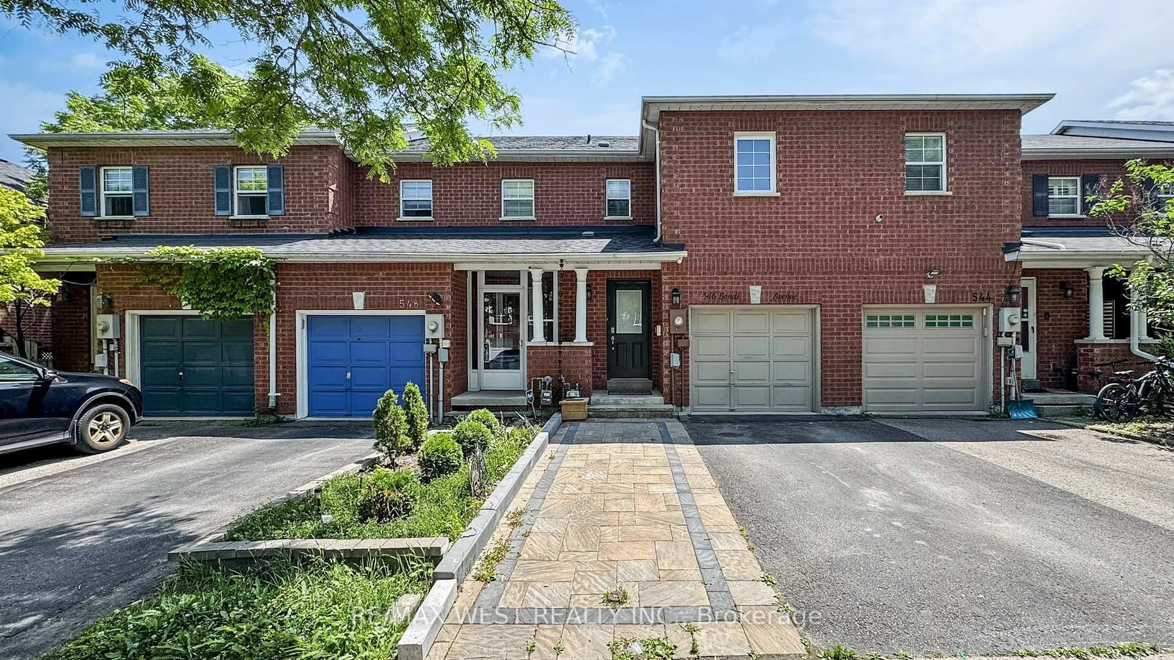 Home with brick exterior material, street for 546 Bondi Ave, Newmarket Ontario L3Y 8R5