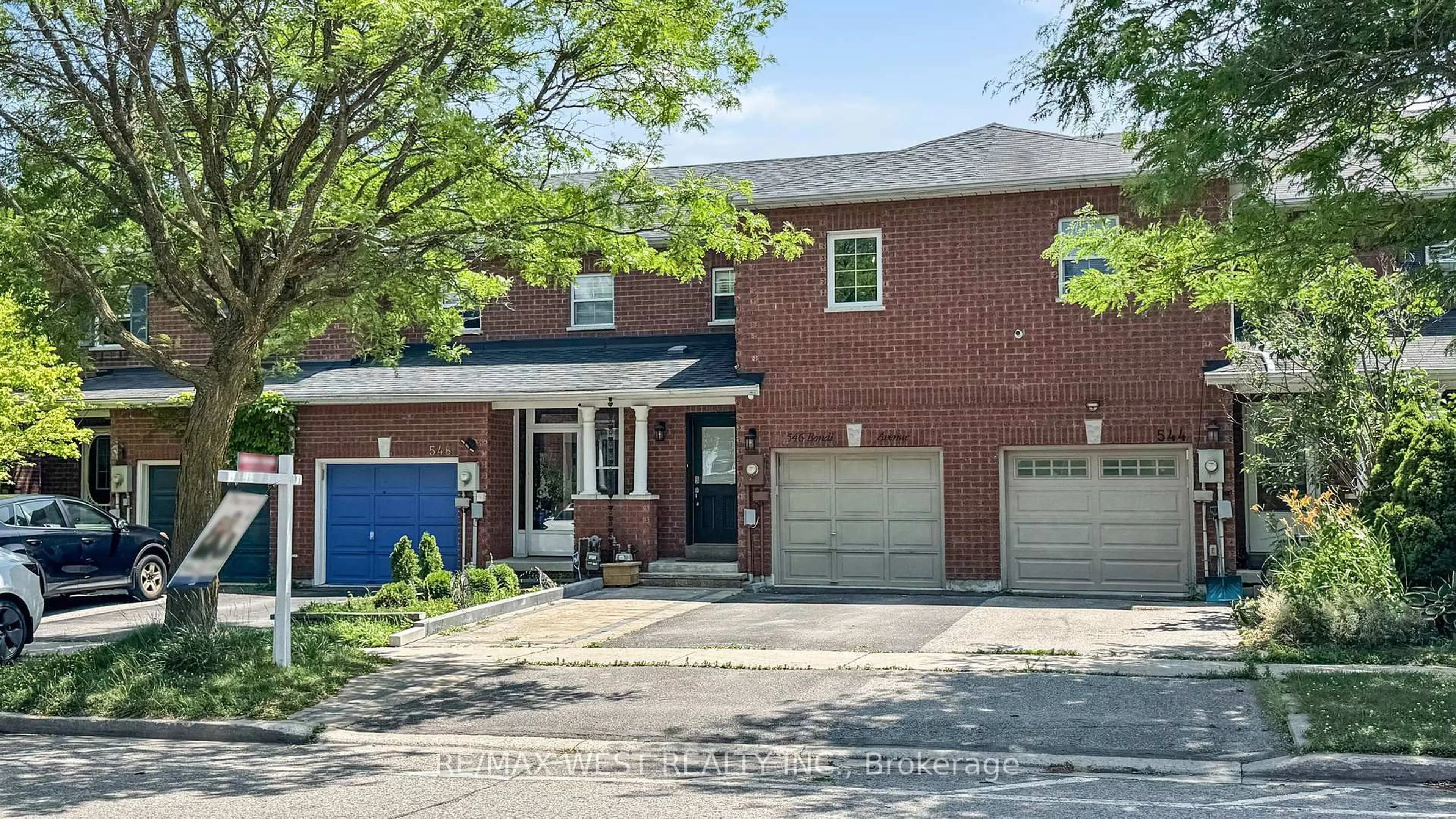 Home with brick exterior material, street for 546 Bondi Ave, Newmarket Ontario L3Y 8R5