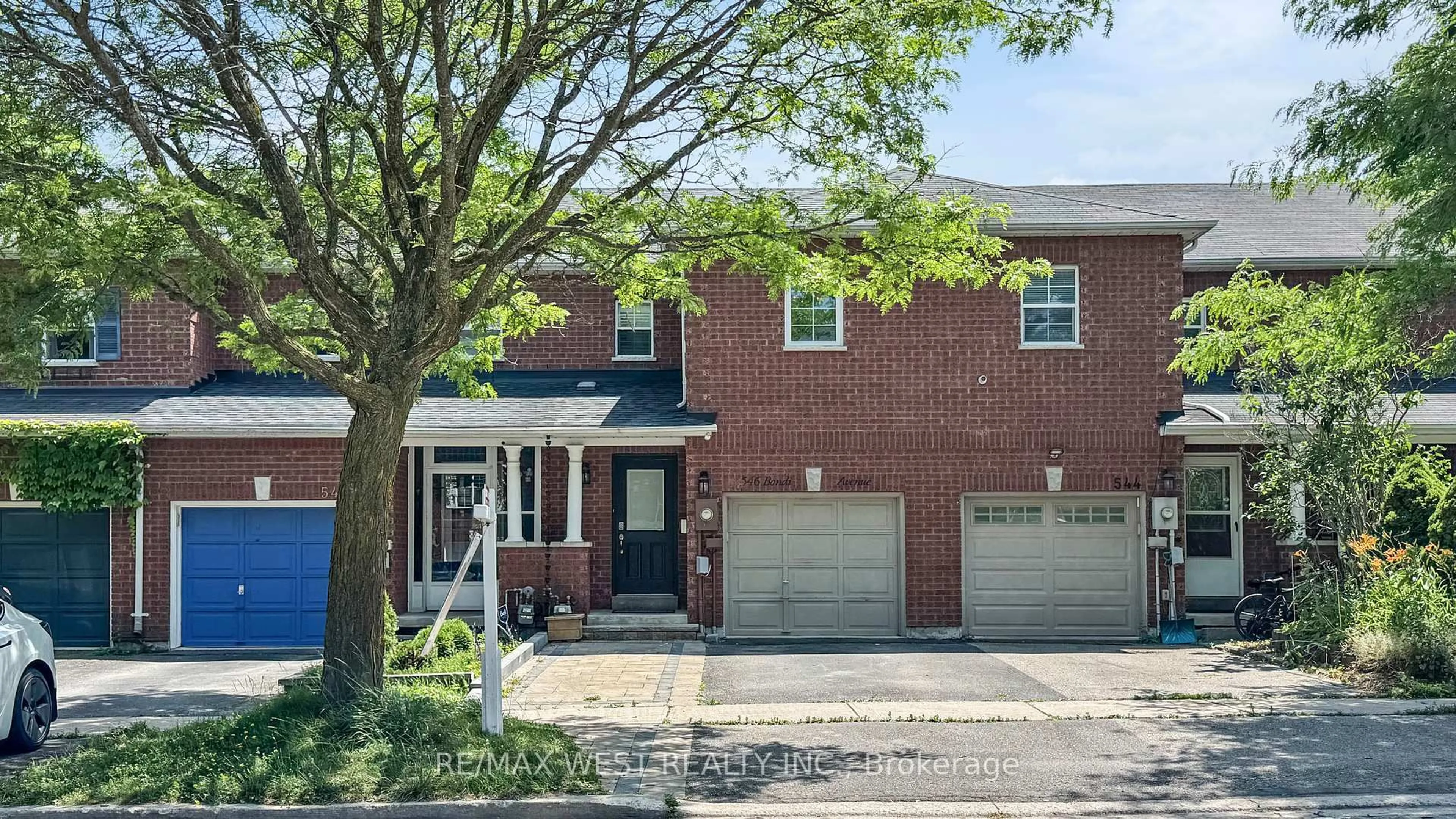 Home with brick exterior material, street for 546 Bondi Ave, Newmarket Ontario L3Y 8R5