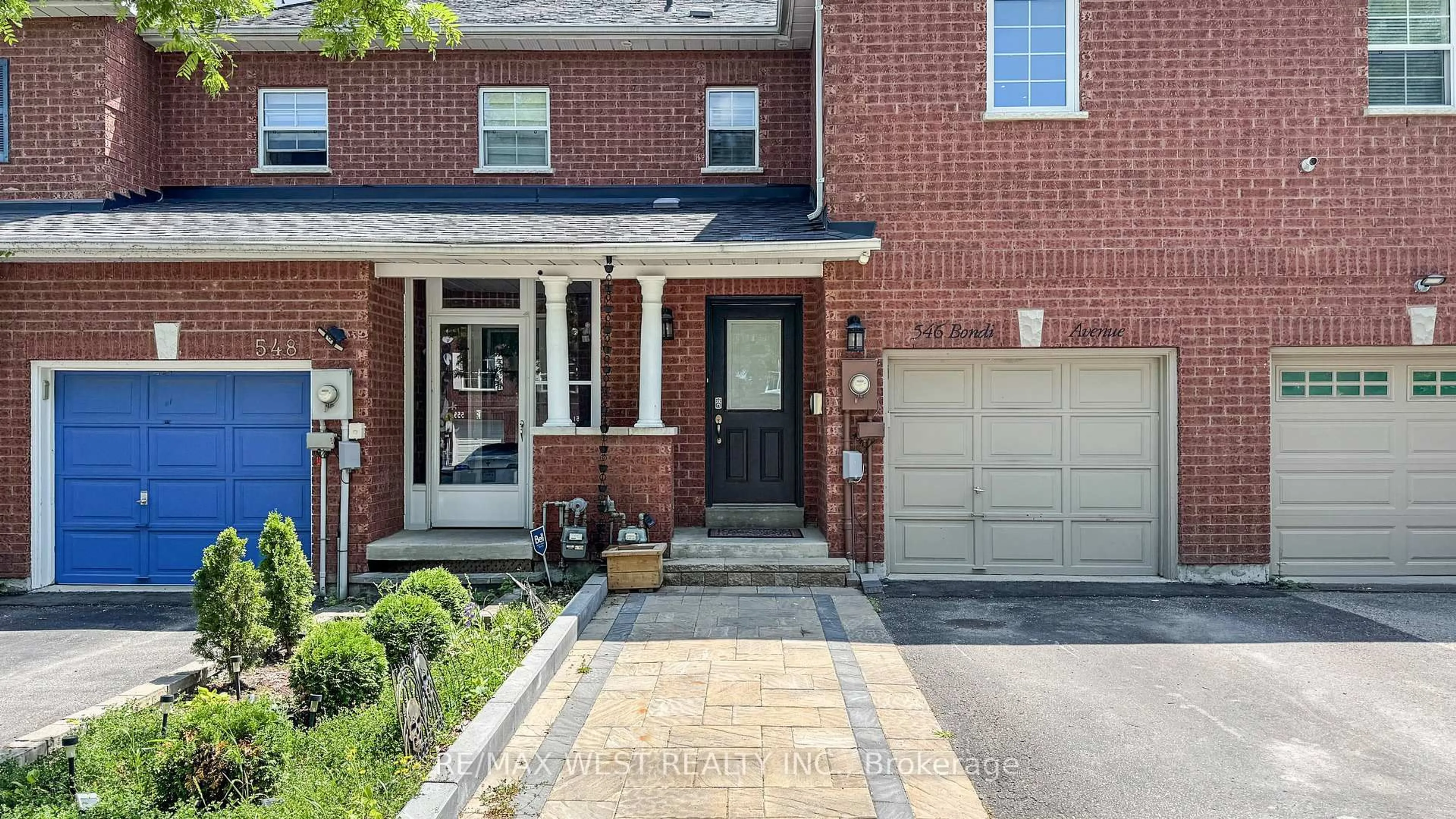 Home with brick exterior material, street for 546 Bondi Ave, Newmarket Ontario L3Y 8R5
