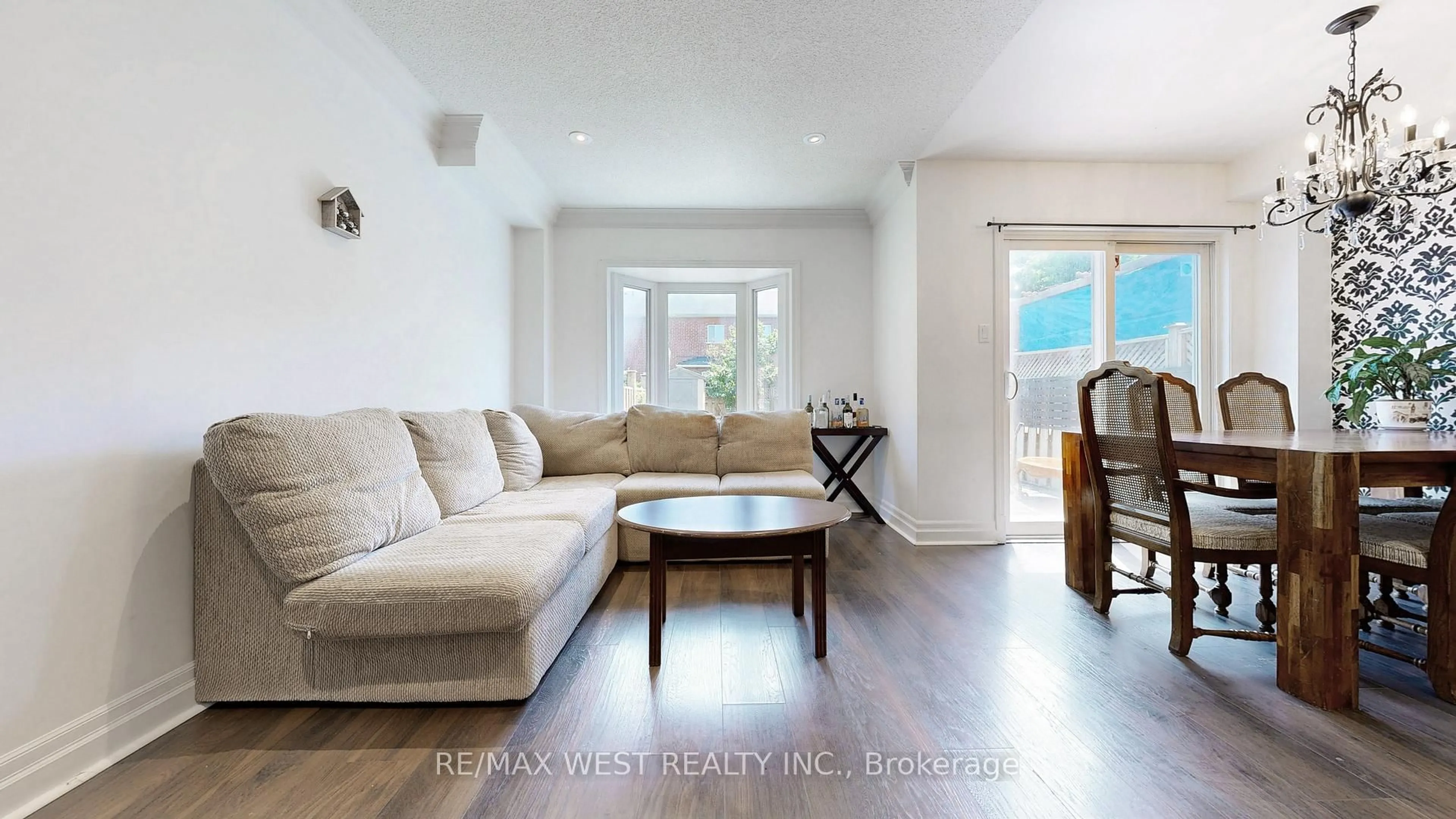 Living room with furniture, unknown for 546 Bondi Ave, Newmarket Ontario L3Y 8R5
