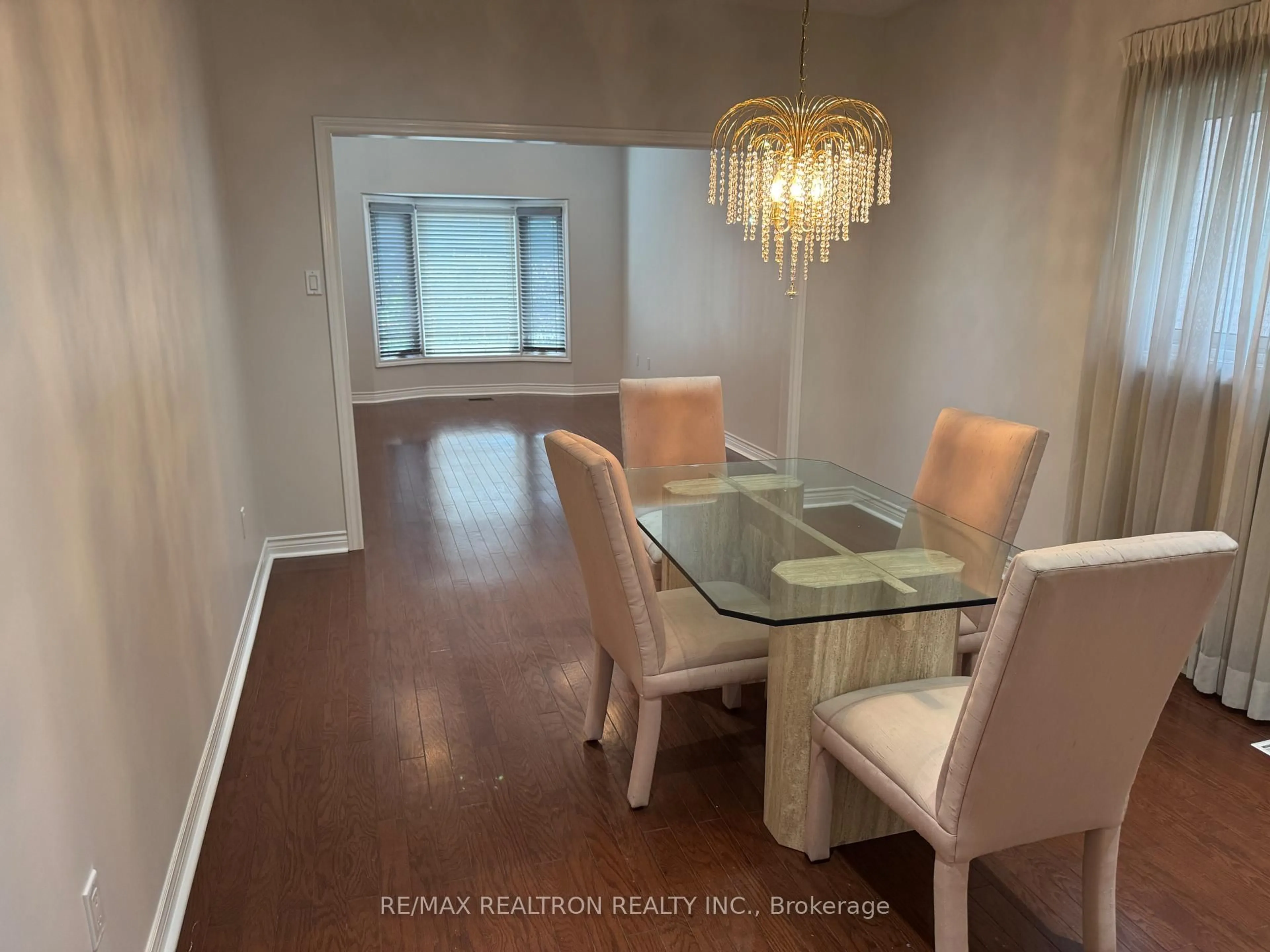 Dining room, wood/laminate floor for 171 Shaftsbury Ave, Richmond Hill Ontario L4C 0G2