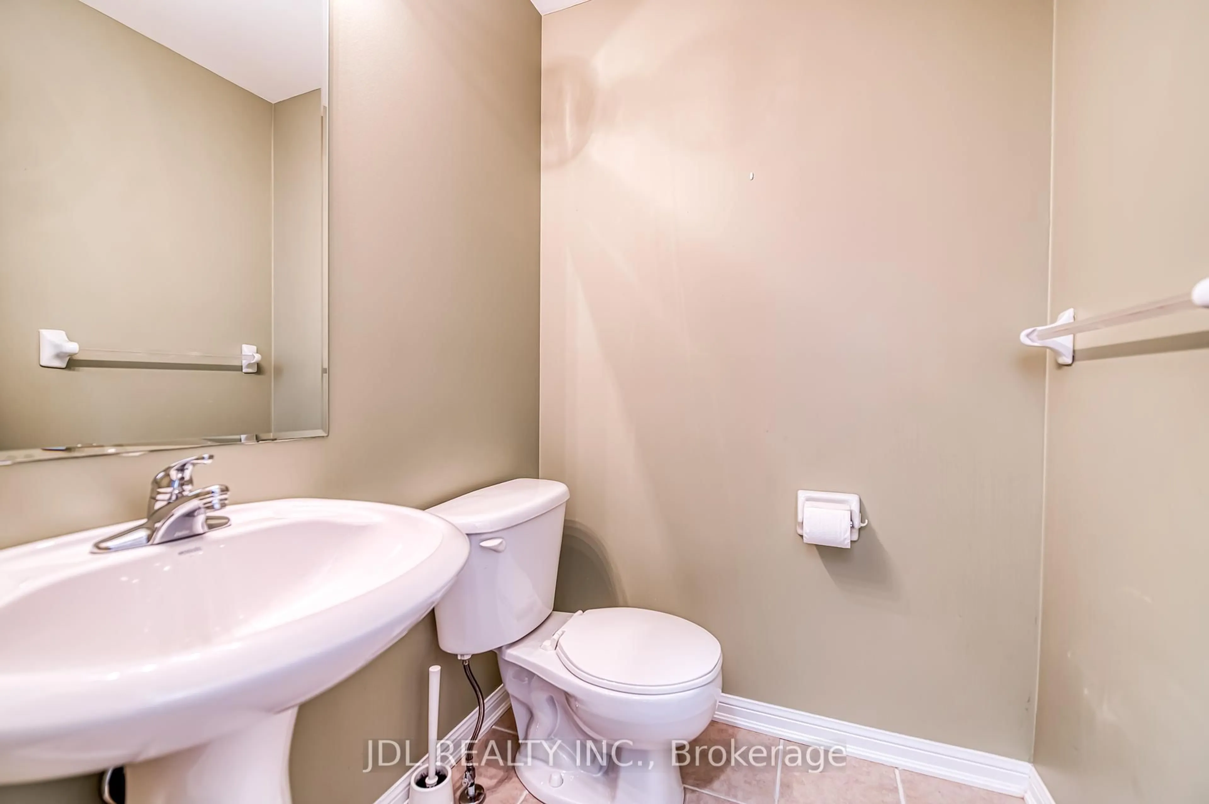 Standard bathroom, unknown for 33 Walter Sangster Rd, Whitchurch-Stouffville Ontario L4A 0J5