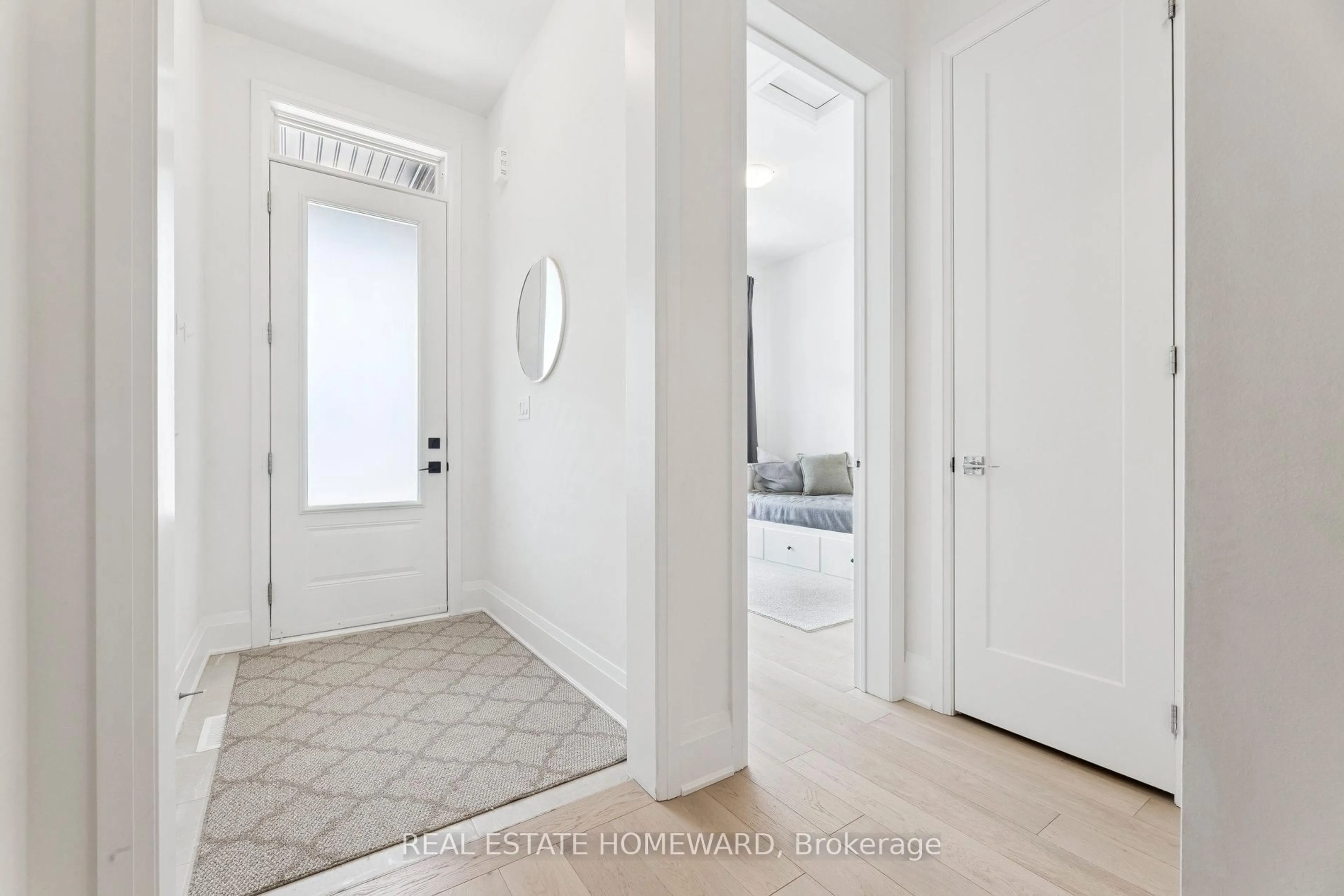 Indoor entryway for 11 Lois Torrance Tr, Uxbridge Ontario L9P 0R9