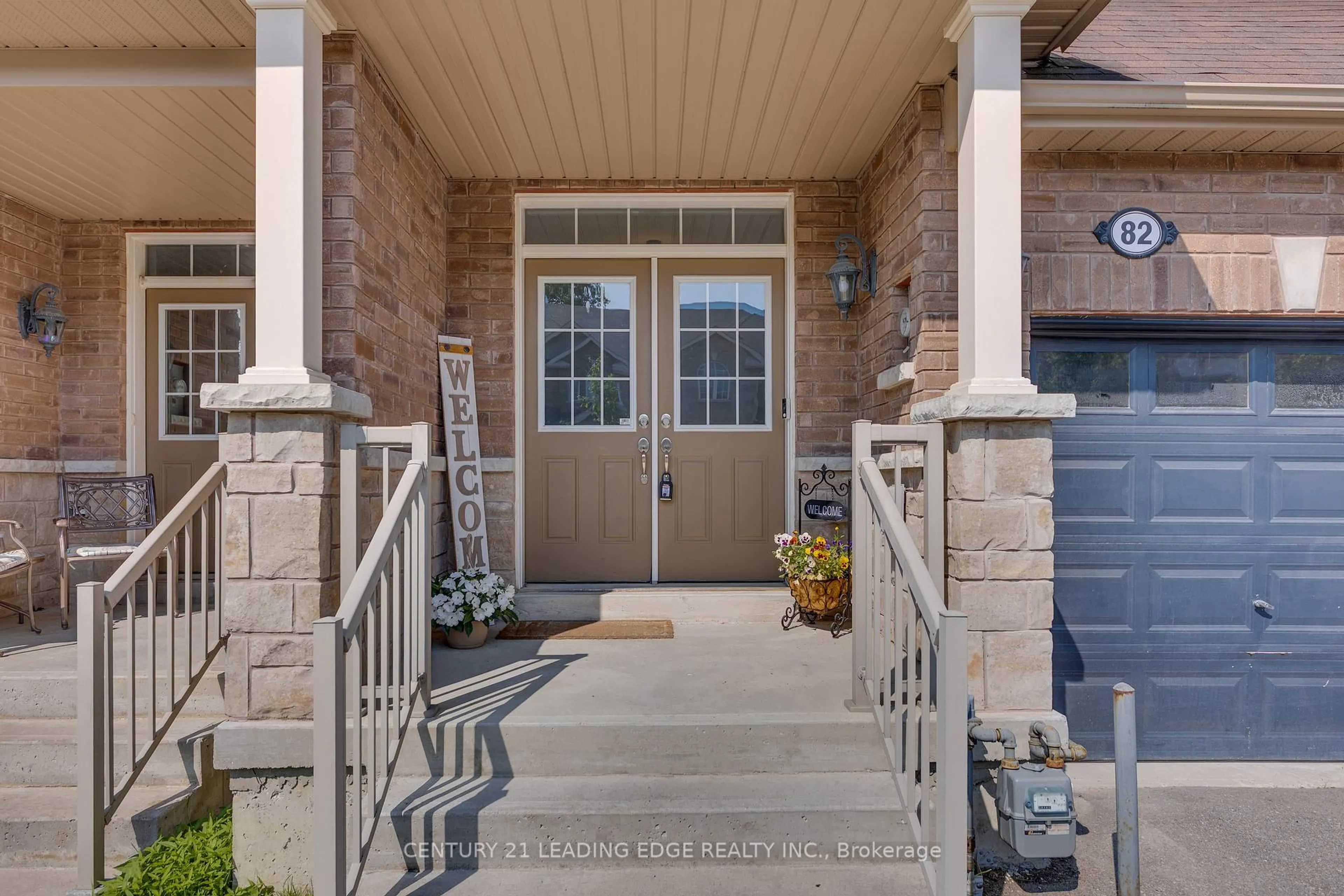 Indoor entryway for 82 Scotia Rd, Georgina Ontario L0E 1R0