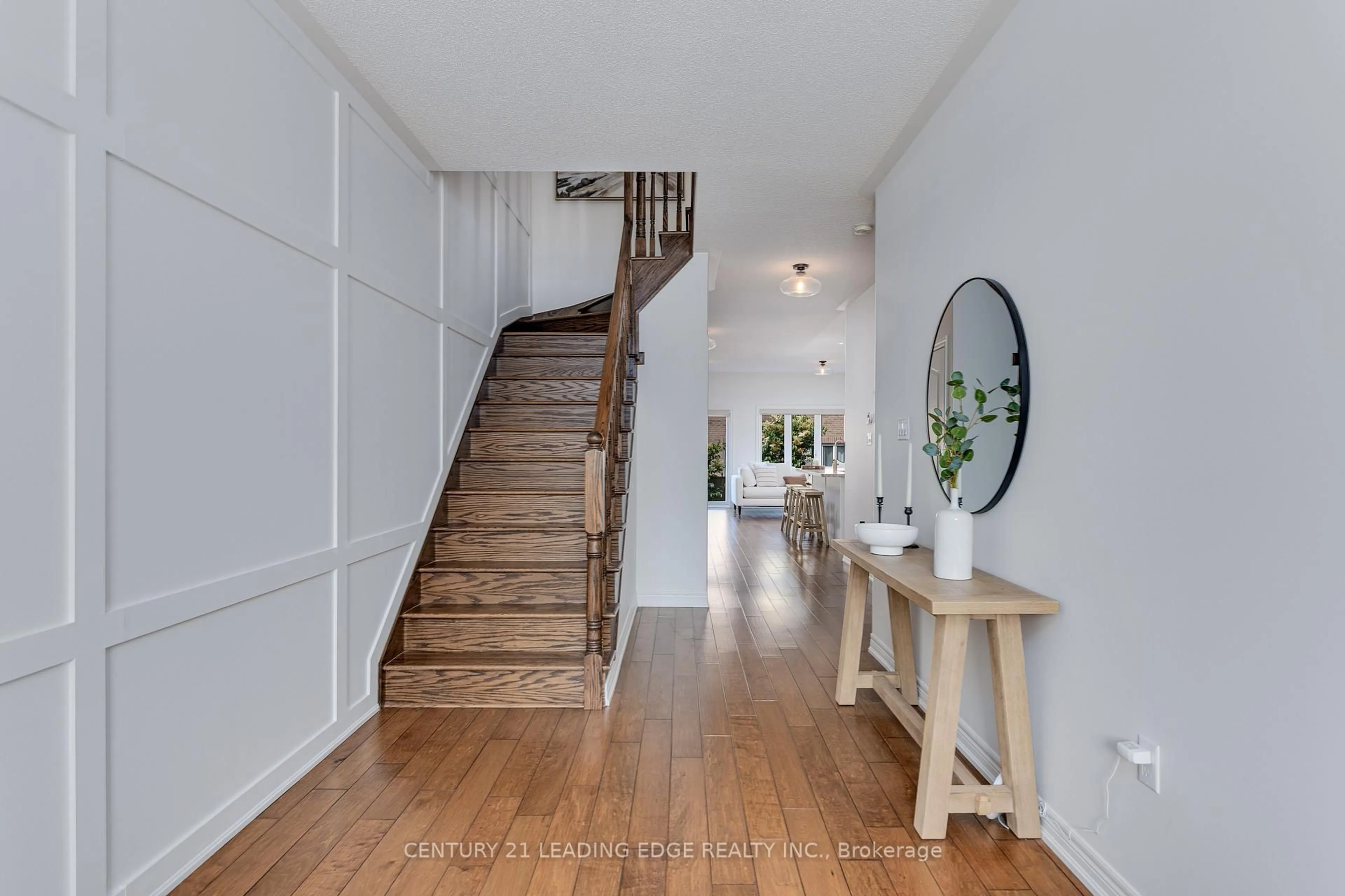 Indoor entryway for 82 Scotia Rd, Georgina Ontario L0E 1R0