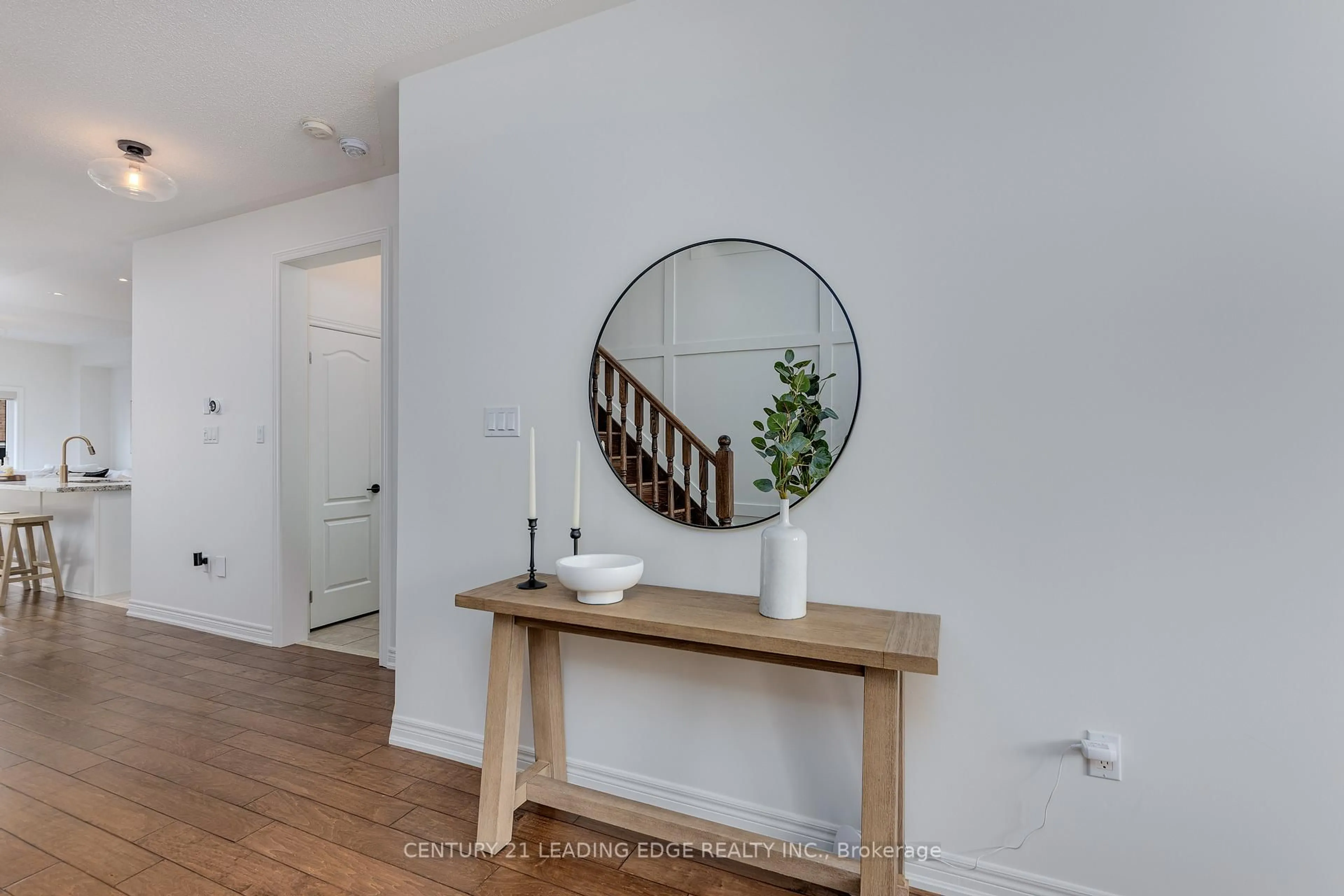 Indoor entryway for 82 Scotia Rd, Georgina Ontario L0E 1R0
