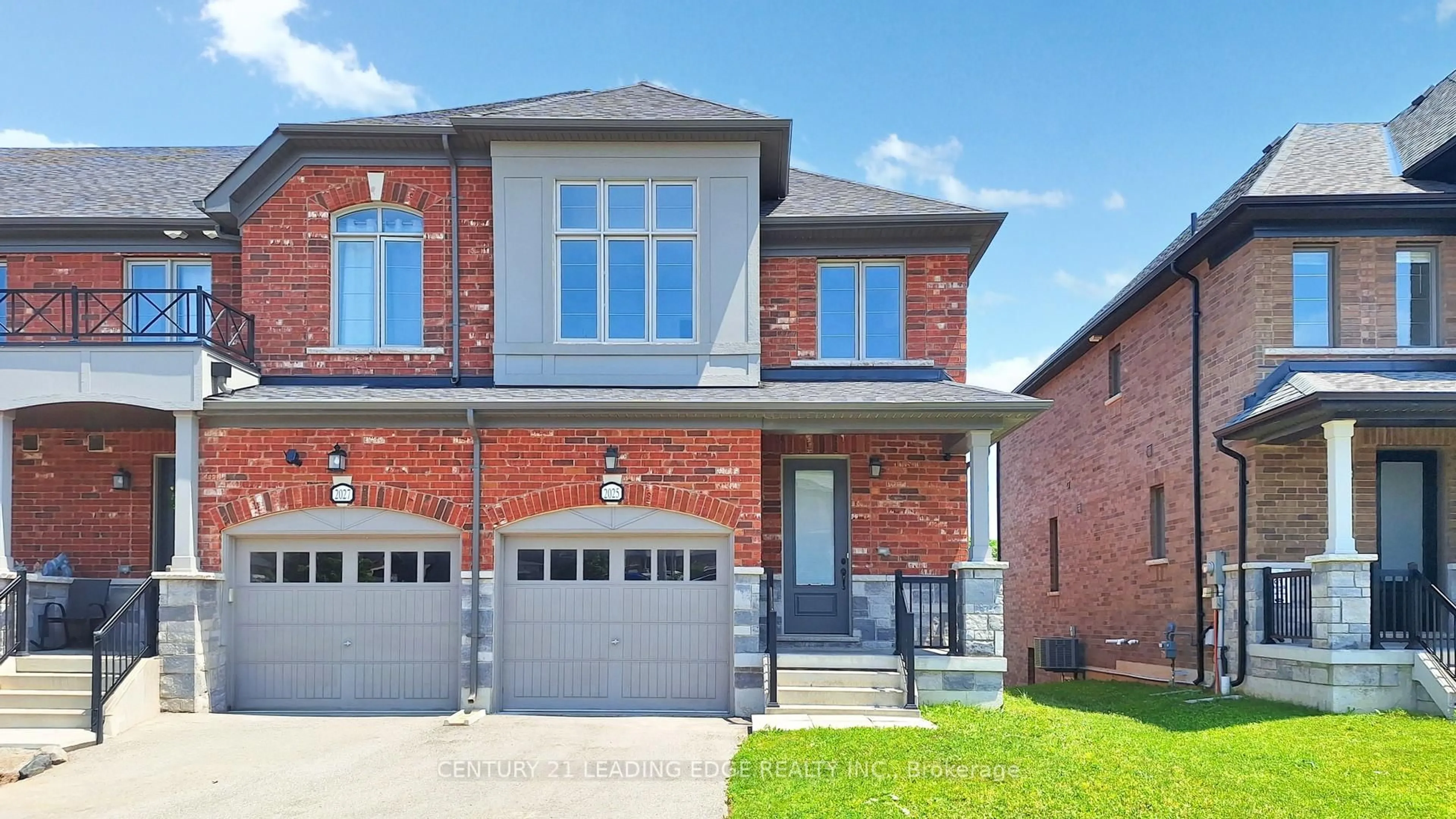 Home with brick exterior material, street for 2025 Mullen St, Innisfil Ontario L9S 0J8