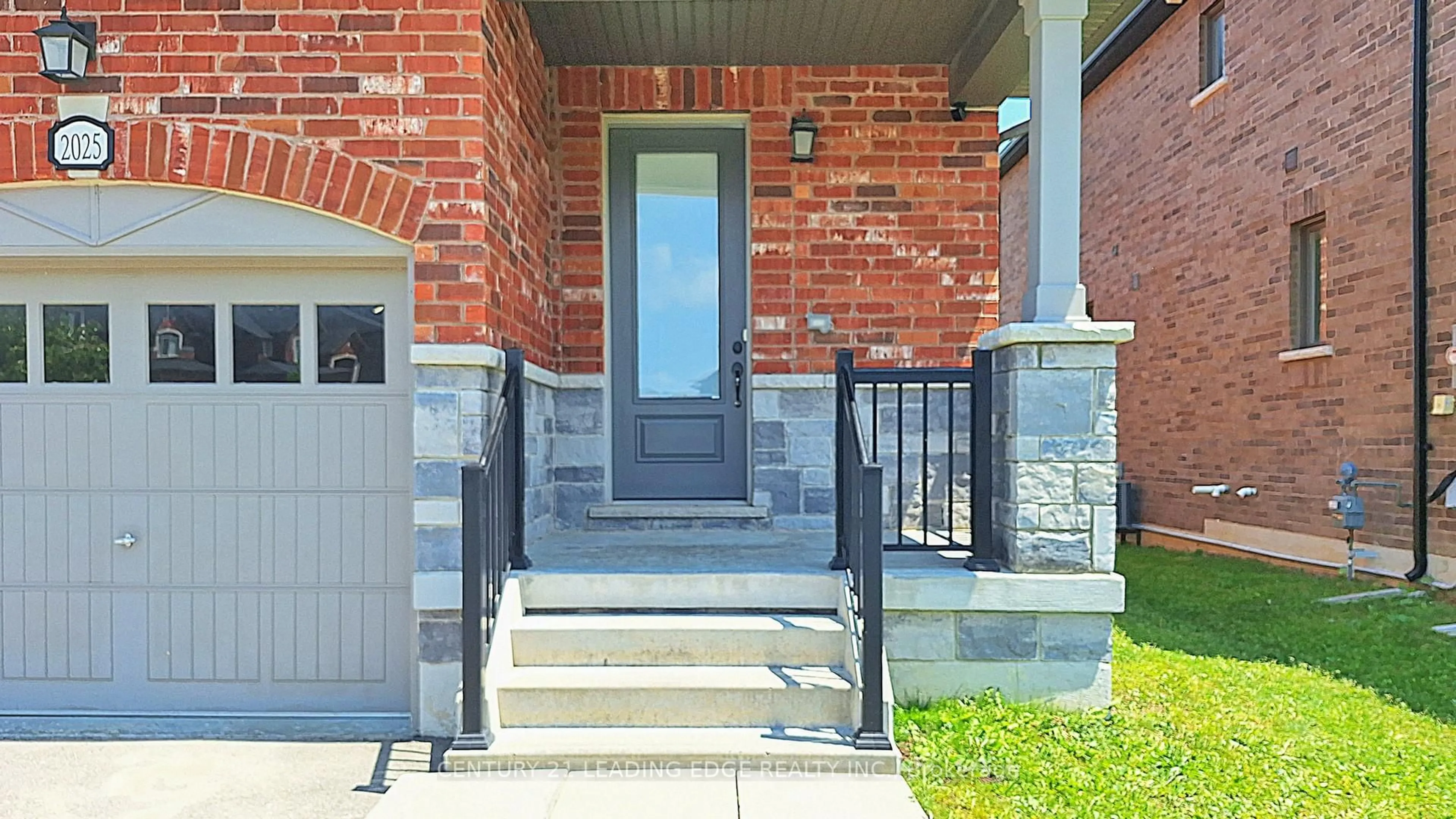 Unknown for 2025 Mullen St, Innisfil Ontario L9S 0J8