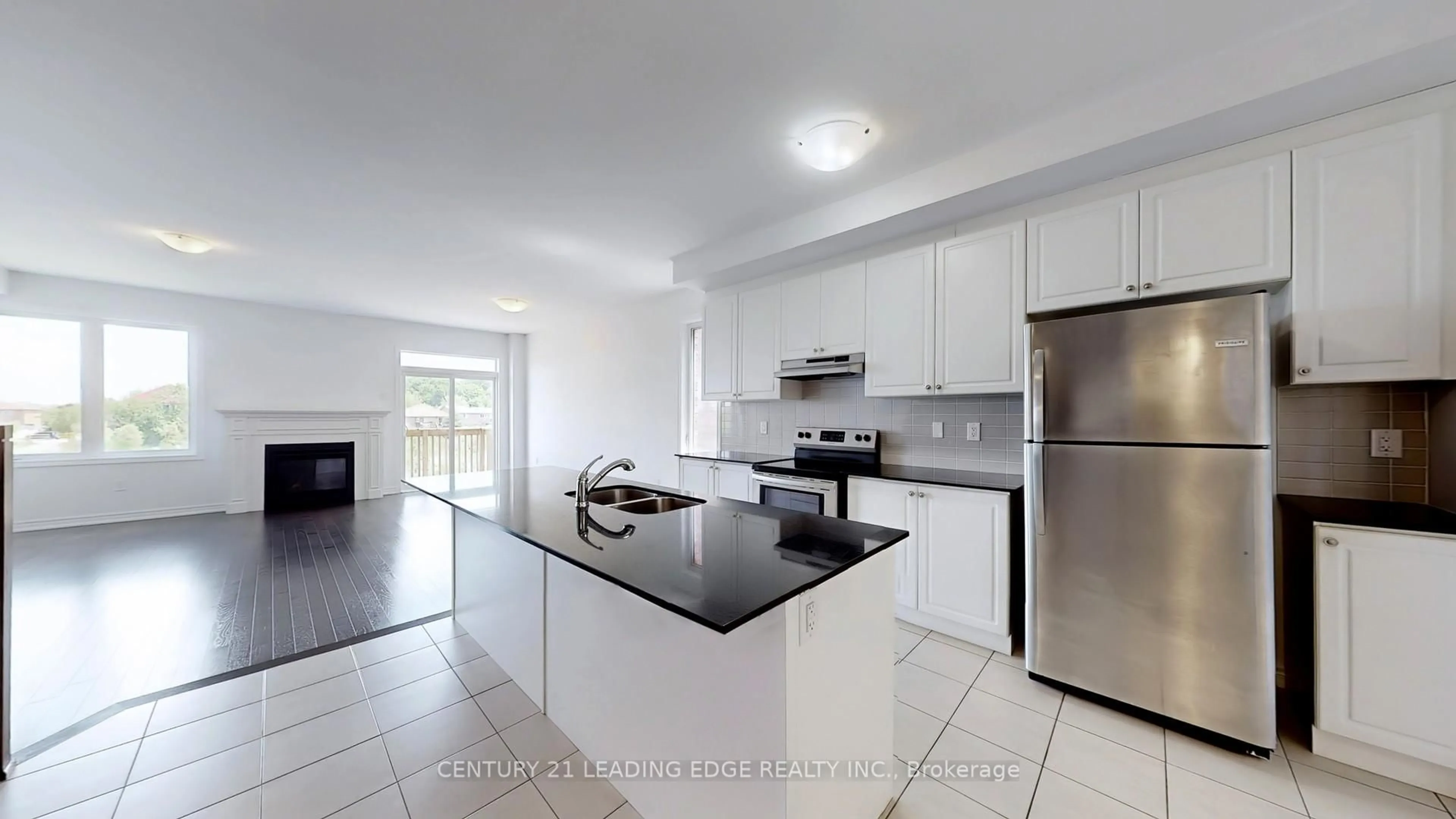 Open concept kitchen, ceramic/tile floor for 2025 Mullen St, Innisfil Ontario L9S 0J8