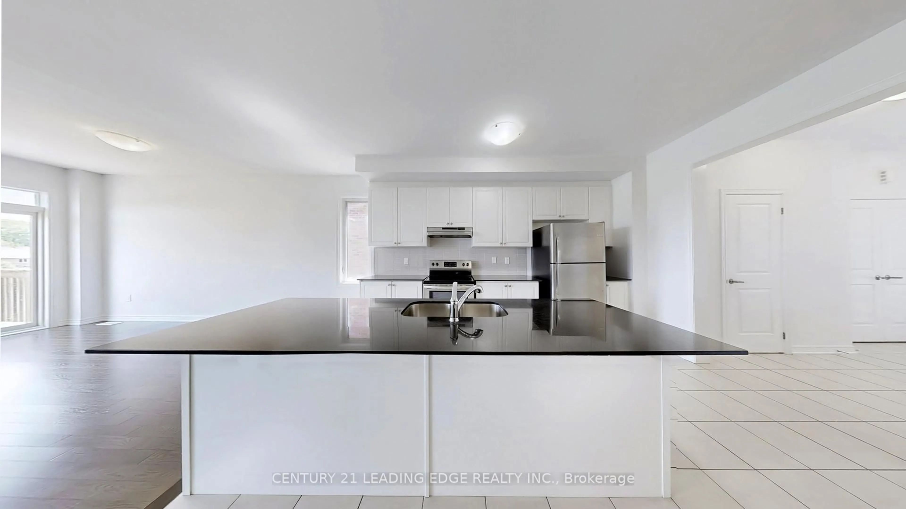 Standard kitchen, unknown for 2025 Mullen St, Innisfil Ontario L9S 0J8