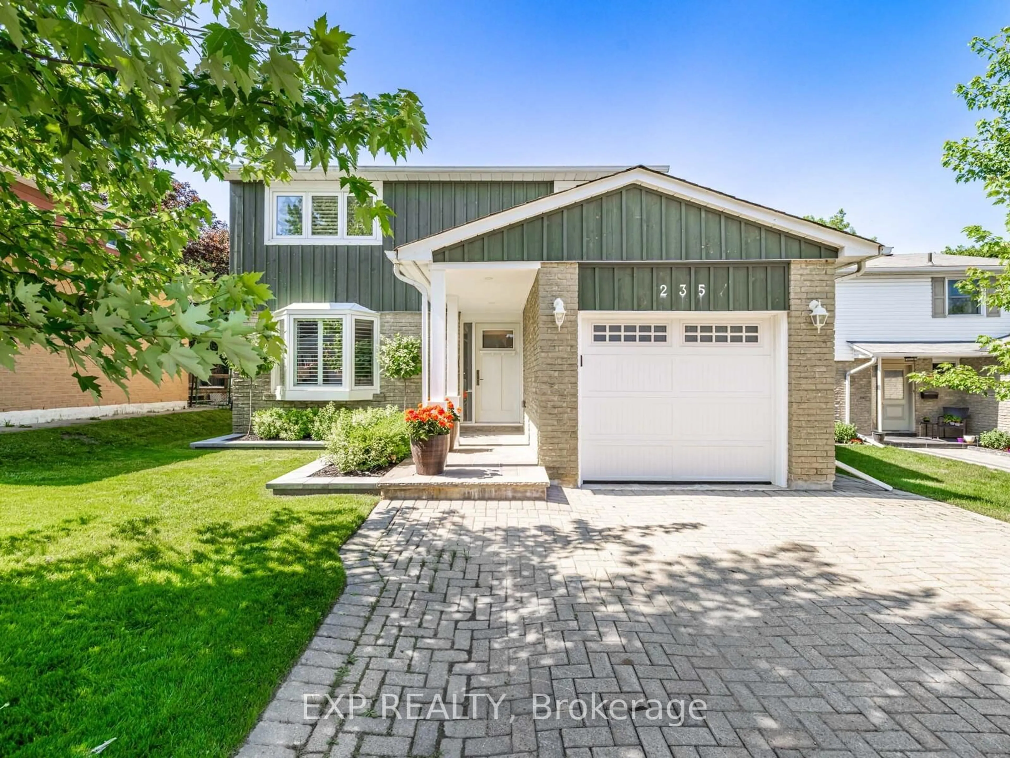 Unknown for 235 Robinson Dr, Newmarket Ontario L3Y 5M4