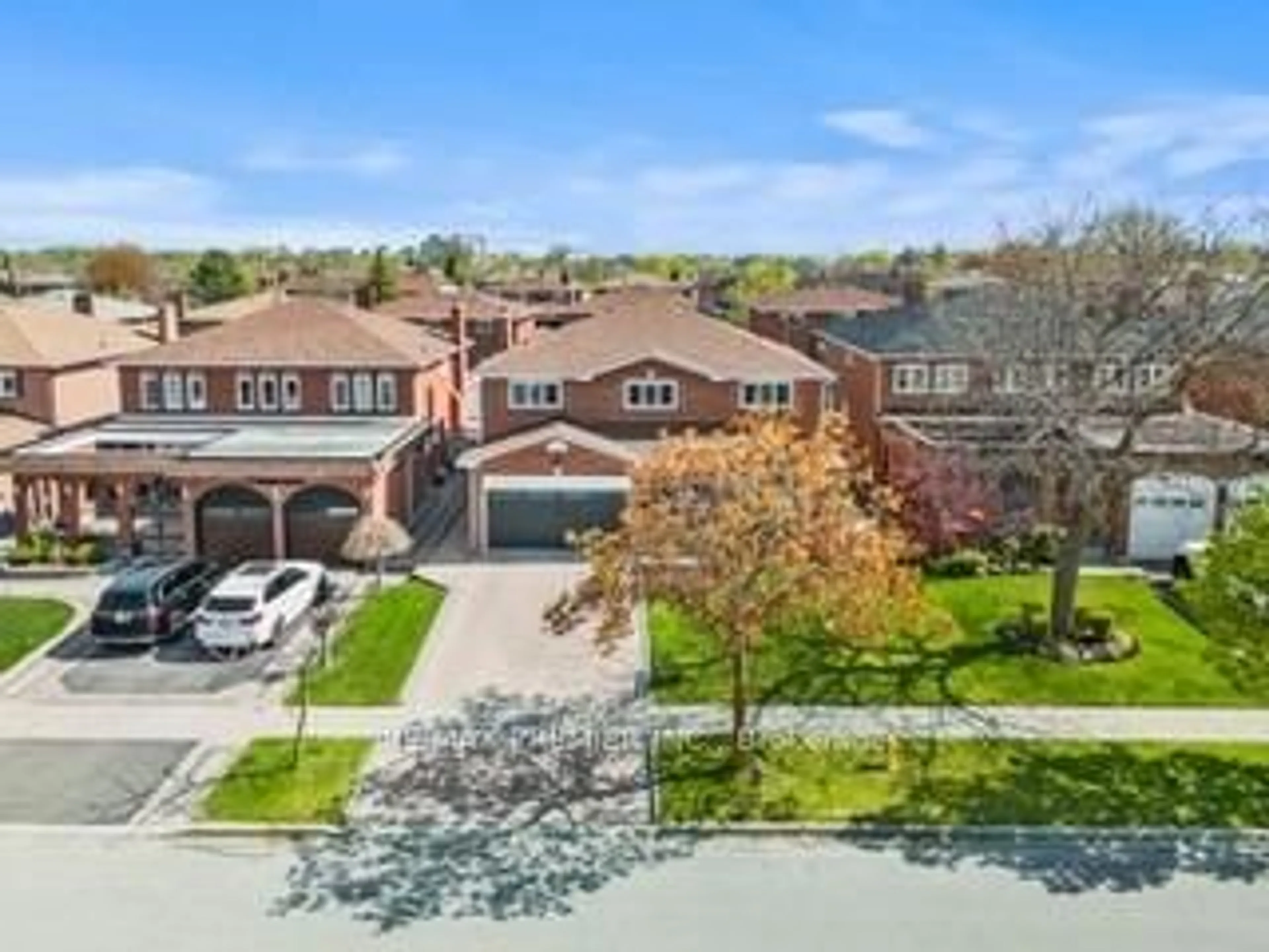 A pic from outside/outdoor area/front of a property/back of a property/a pic from drone, street for 19 Claudia Ave, Vaughan Ontario L4L 6S1