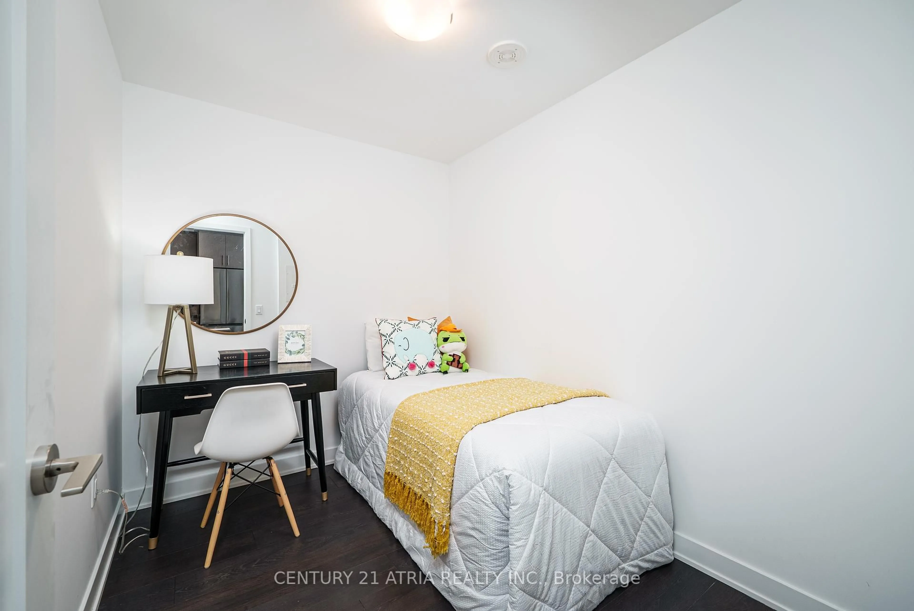 A pic of a room for 105 Oneida Cres #LPH01, Richmond Hill Ontario L4B 0H6