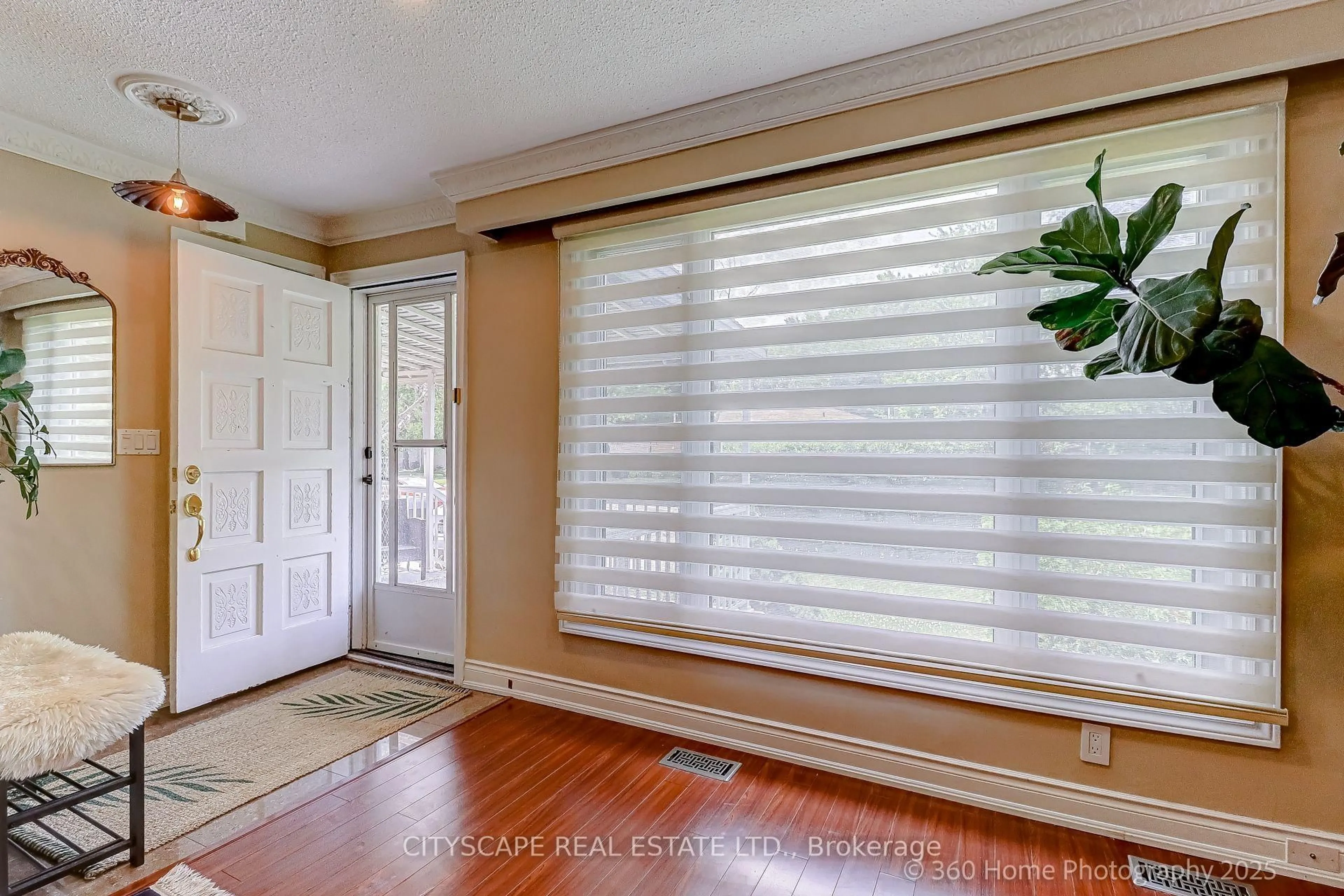 Indoor entryway for 249 Blue Grass Blvd, Richmond Hill Ontario L4C 3H1
