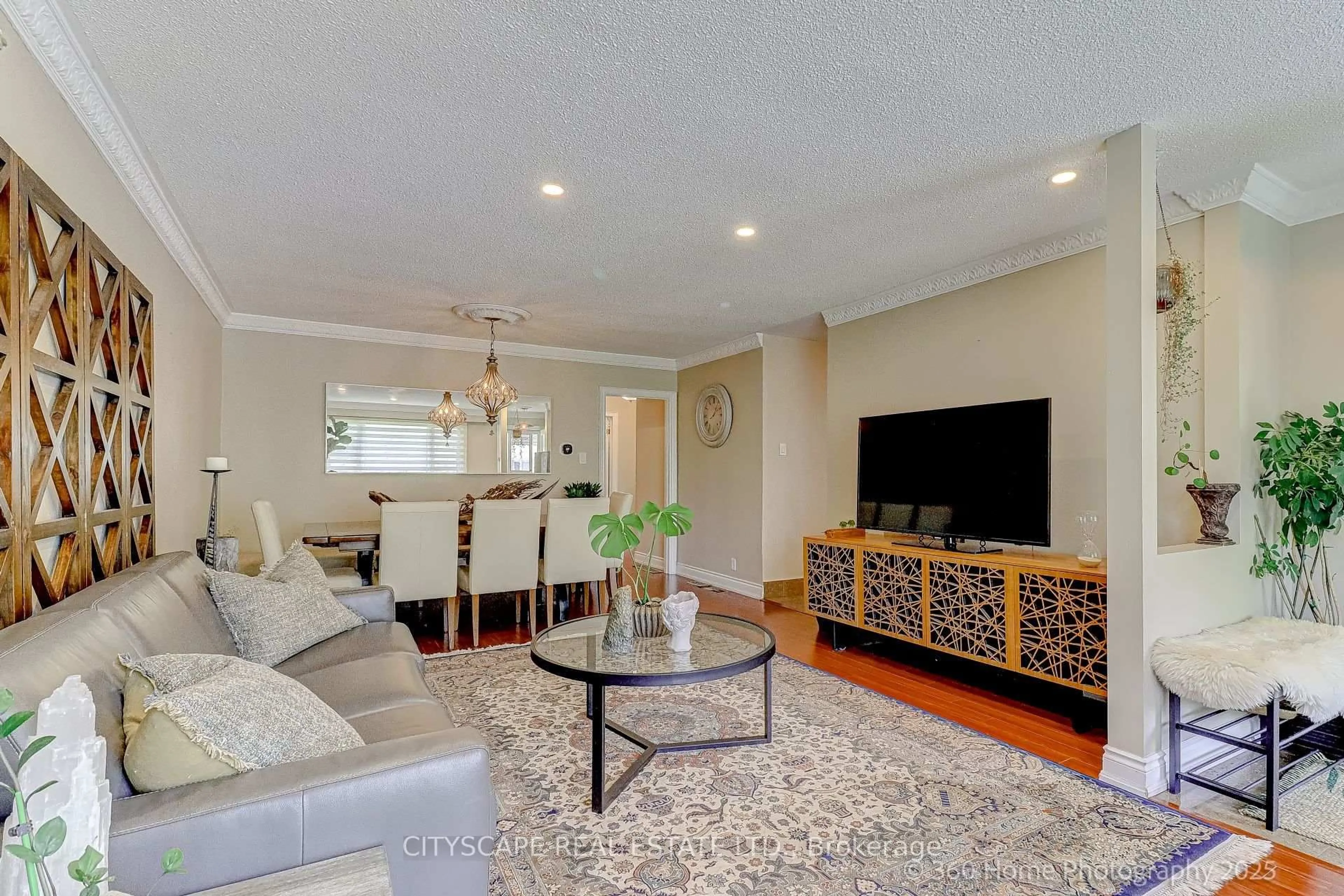 Living room with furniture, unknown for 249 Blue Grass Blvd, Richmond Hill Ontario L4C 3H1