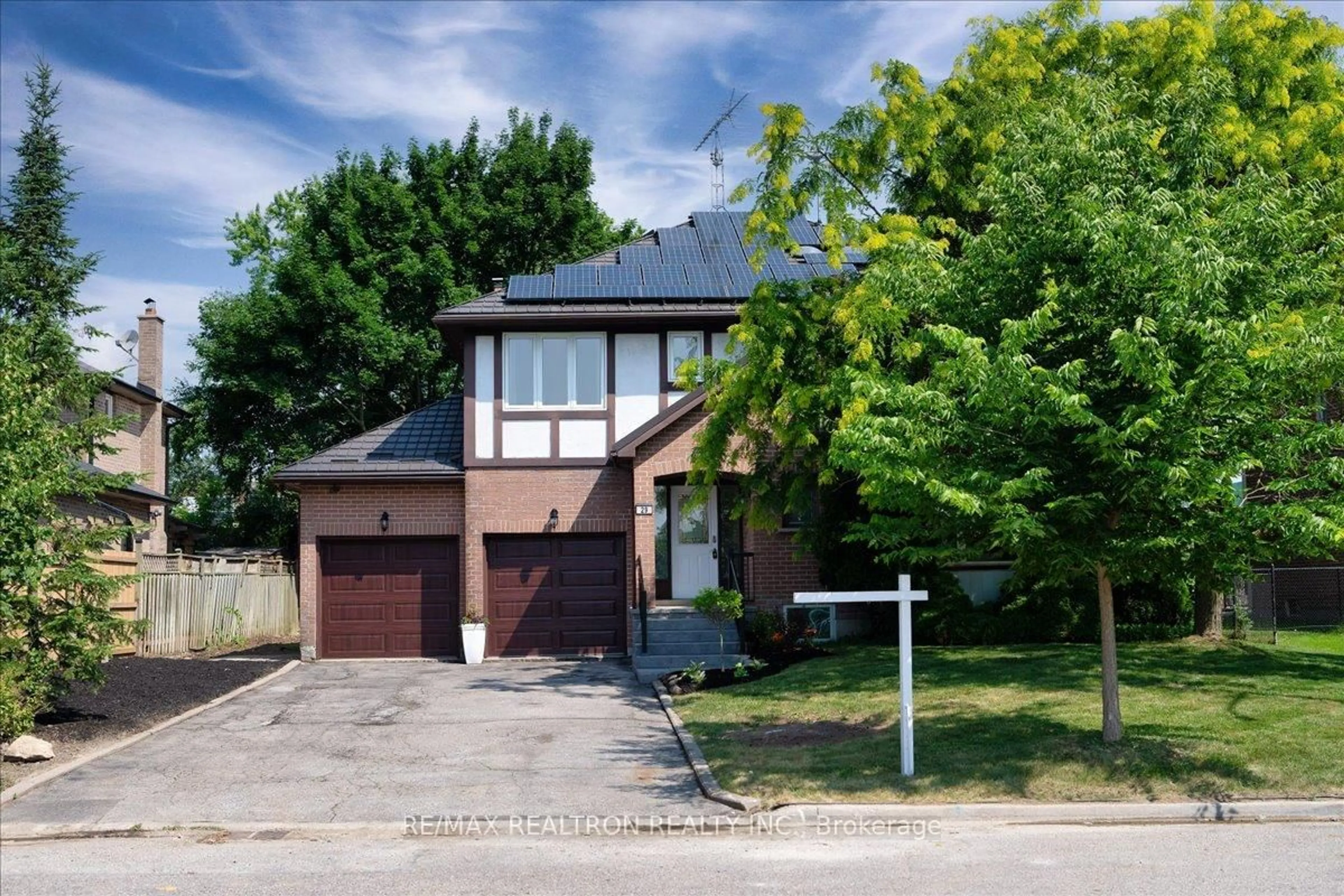 Home with brick exterior material, street for 29 Westbourne Crt, Richmond Hill Ontario L4E 2K8