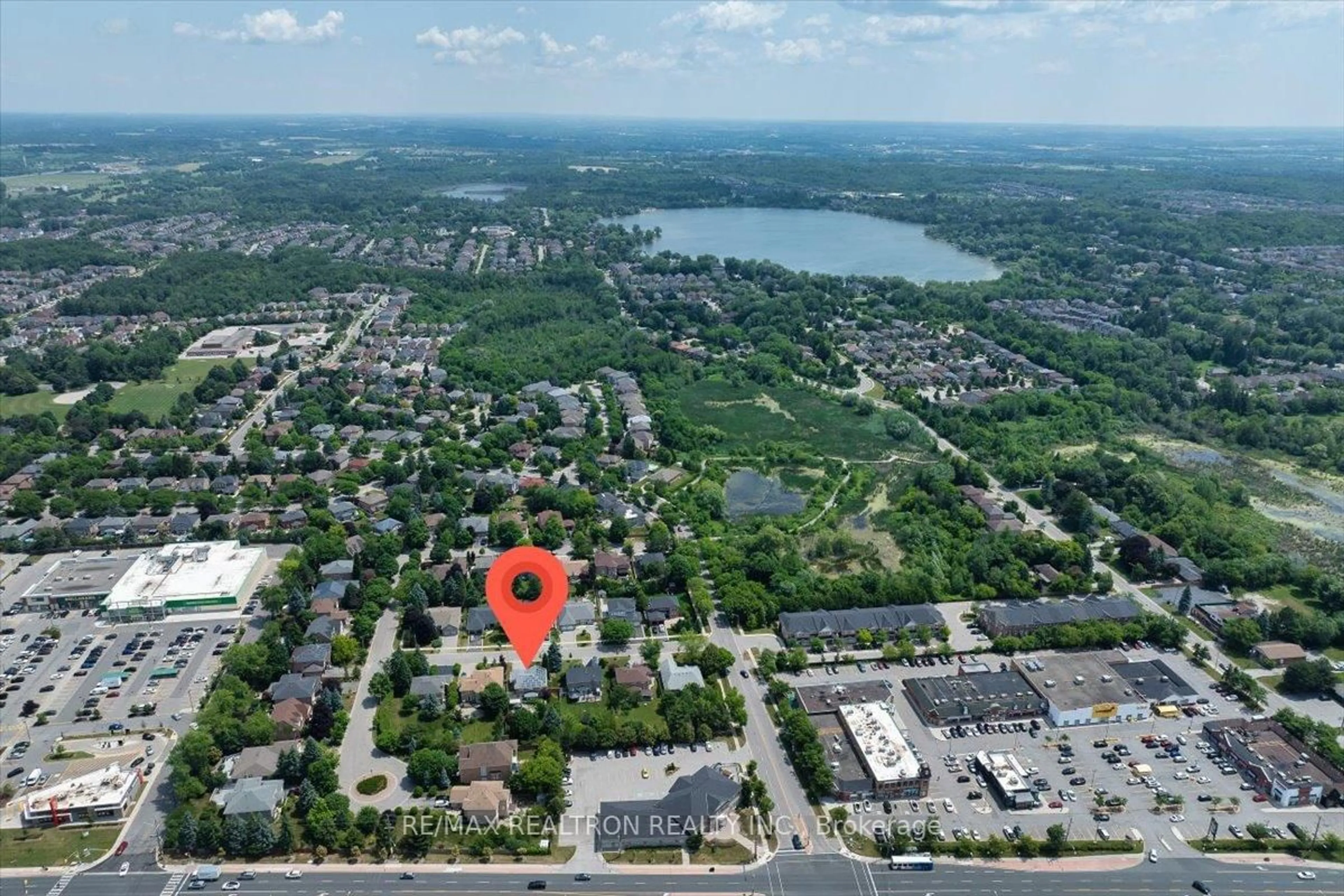 A pic from outside/outdoor area/front of a property/back of a property/a pic from drone, water/lake/river/ocean view for 29 Westbourne Crt, Richmond Hill Ontario L4E 2K8