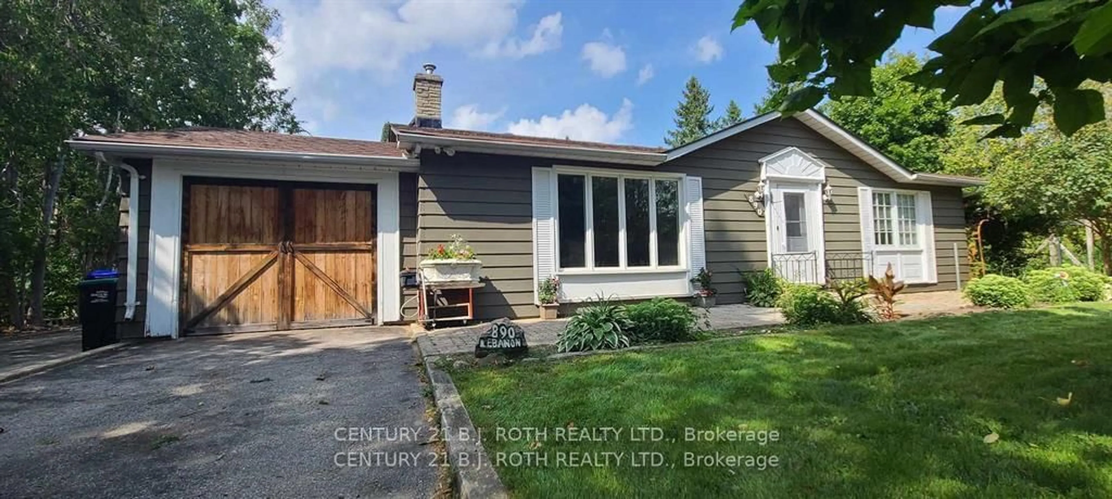 Home with vinyl exterior material, street for 890 Lebanon Dr, Innisfil Ontario L9S 2C4