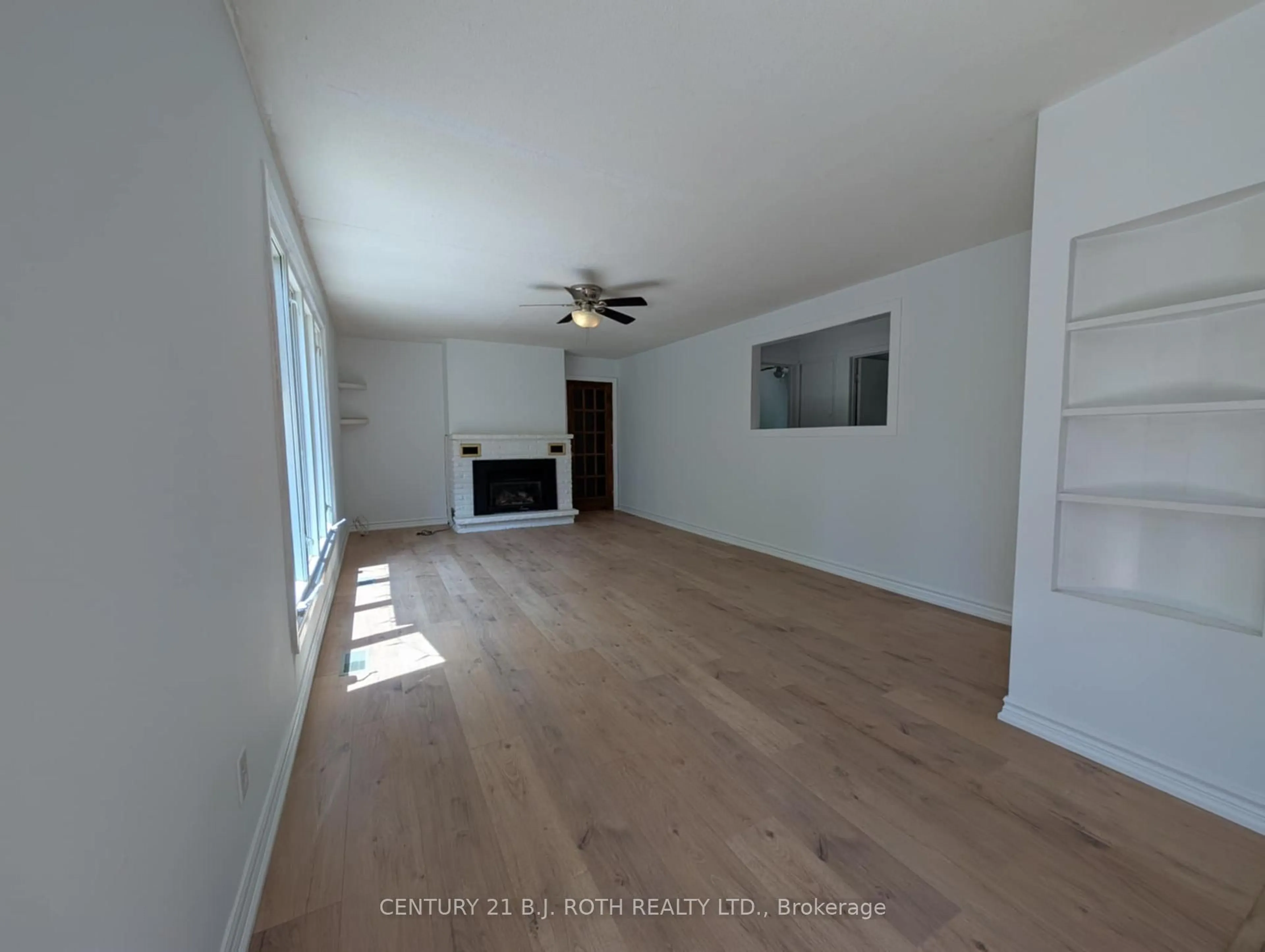 A pic of a room for 890 Lebanon Dr, Innisfil Ontario L9S 2C4