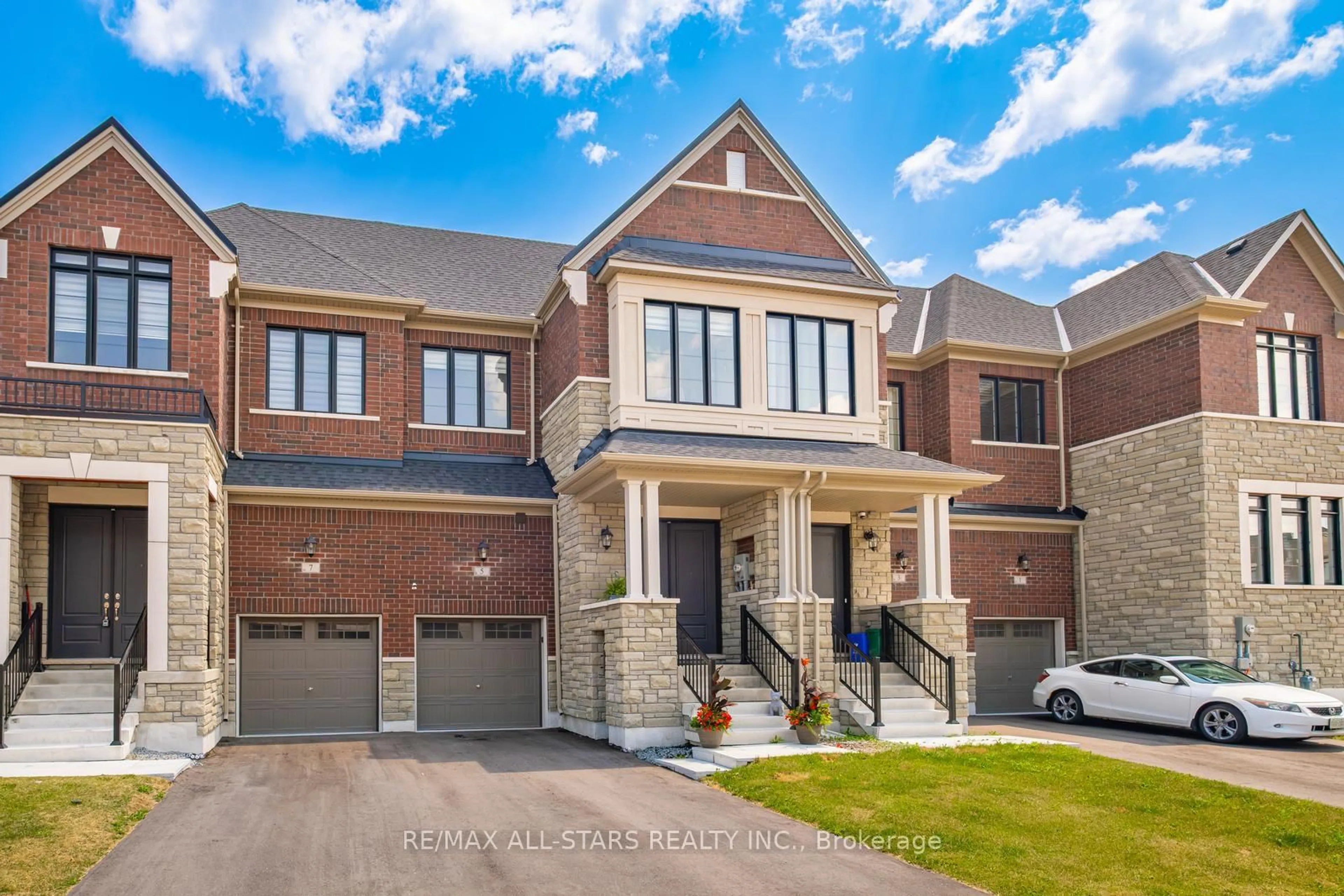 Home with brick exterior material, street for 5 Wesmina Ave, Whitchurch-Stouffville Ontario L4A 4V9