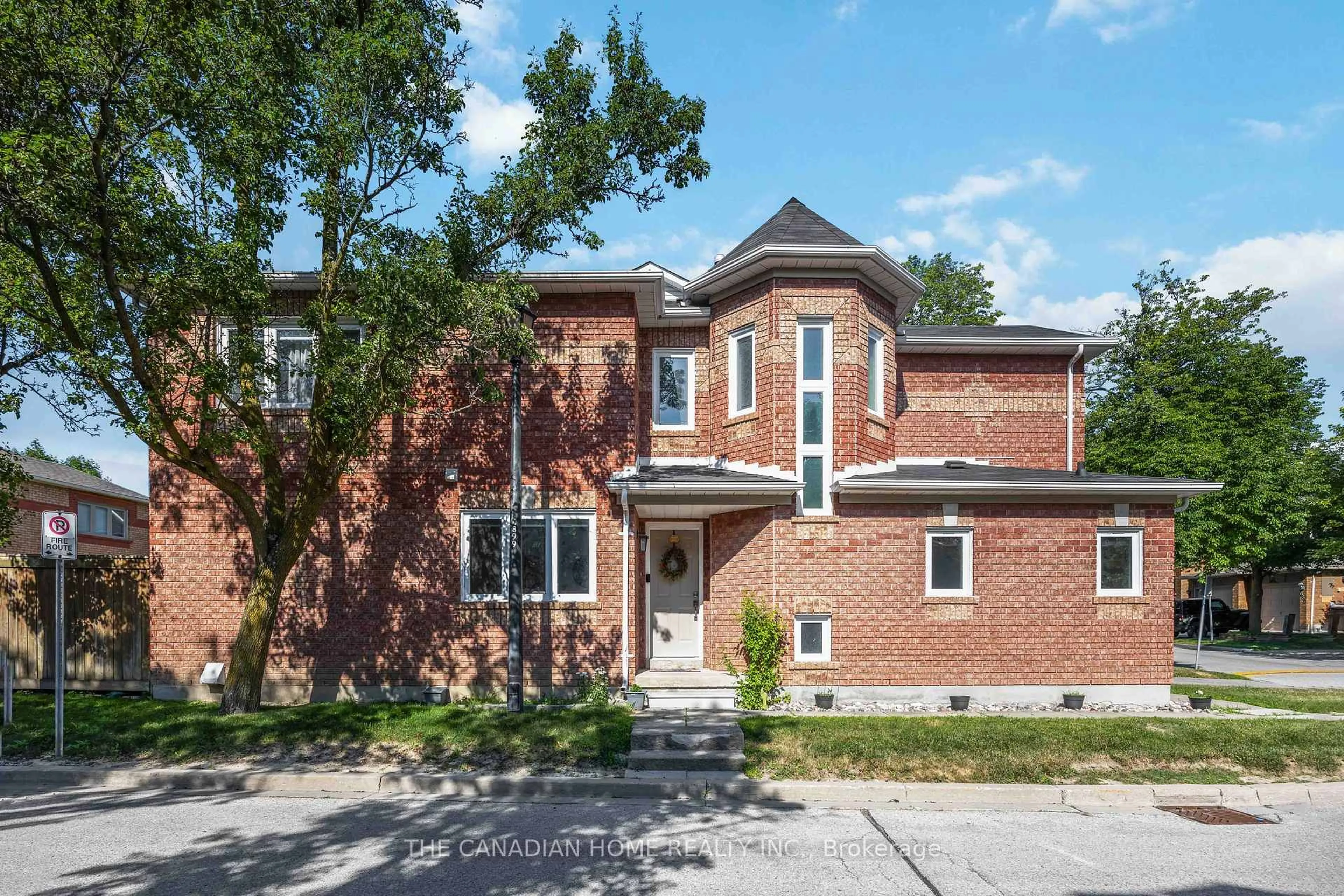 Home with brick exterior material, street for 896 CARIBOU VALLEY Circ, Newmarket Ontario L3X 1X1