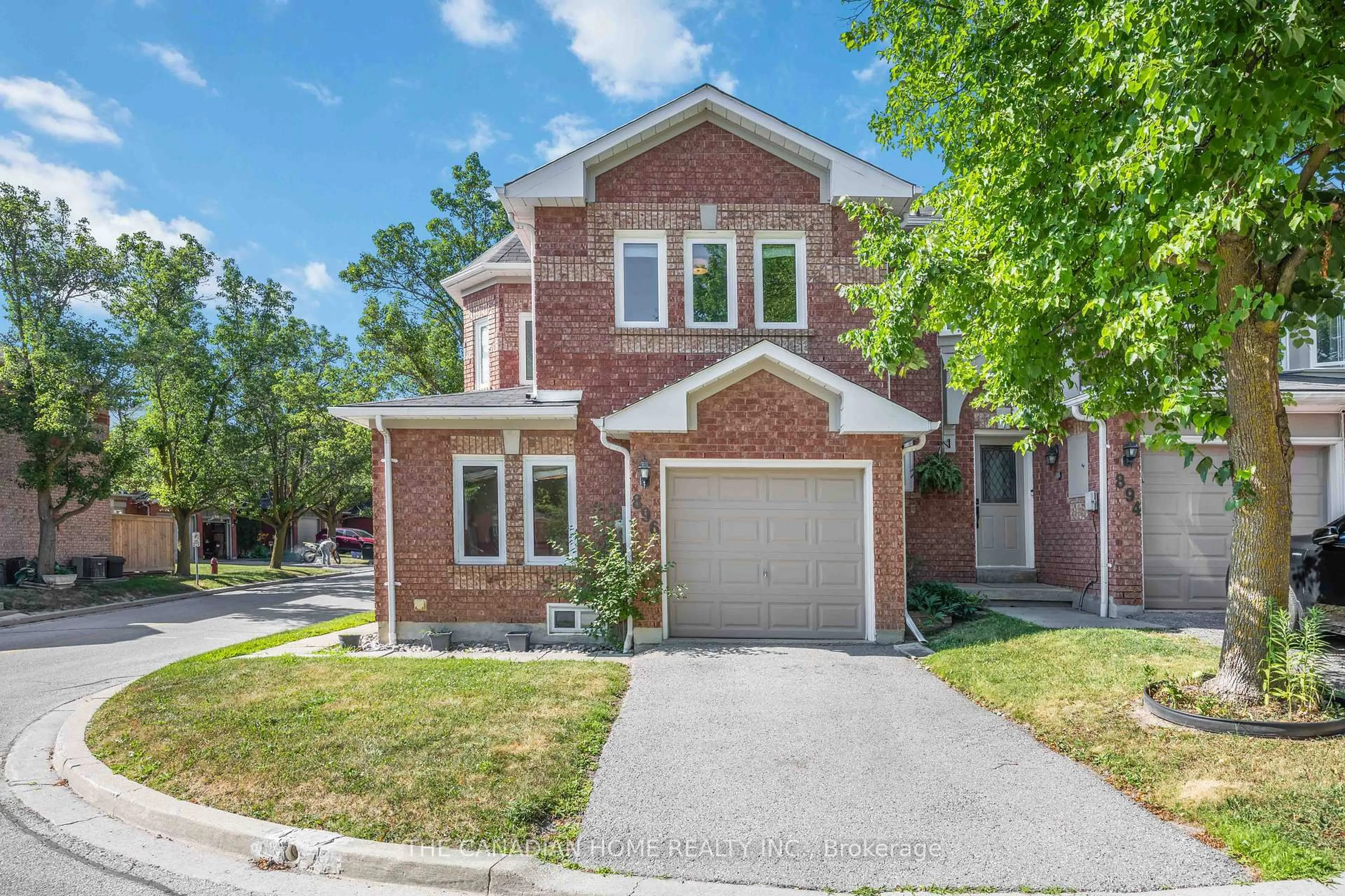 Home with brick exterior material, street for 896 CARIBOU VALLEY Circ, Newmarket Ontario L3X 1X1