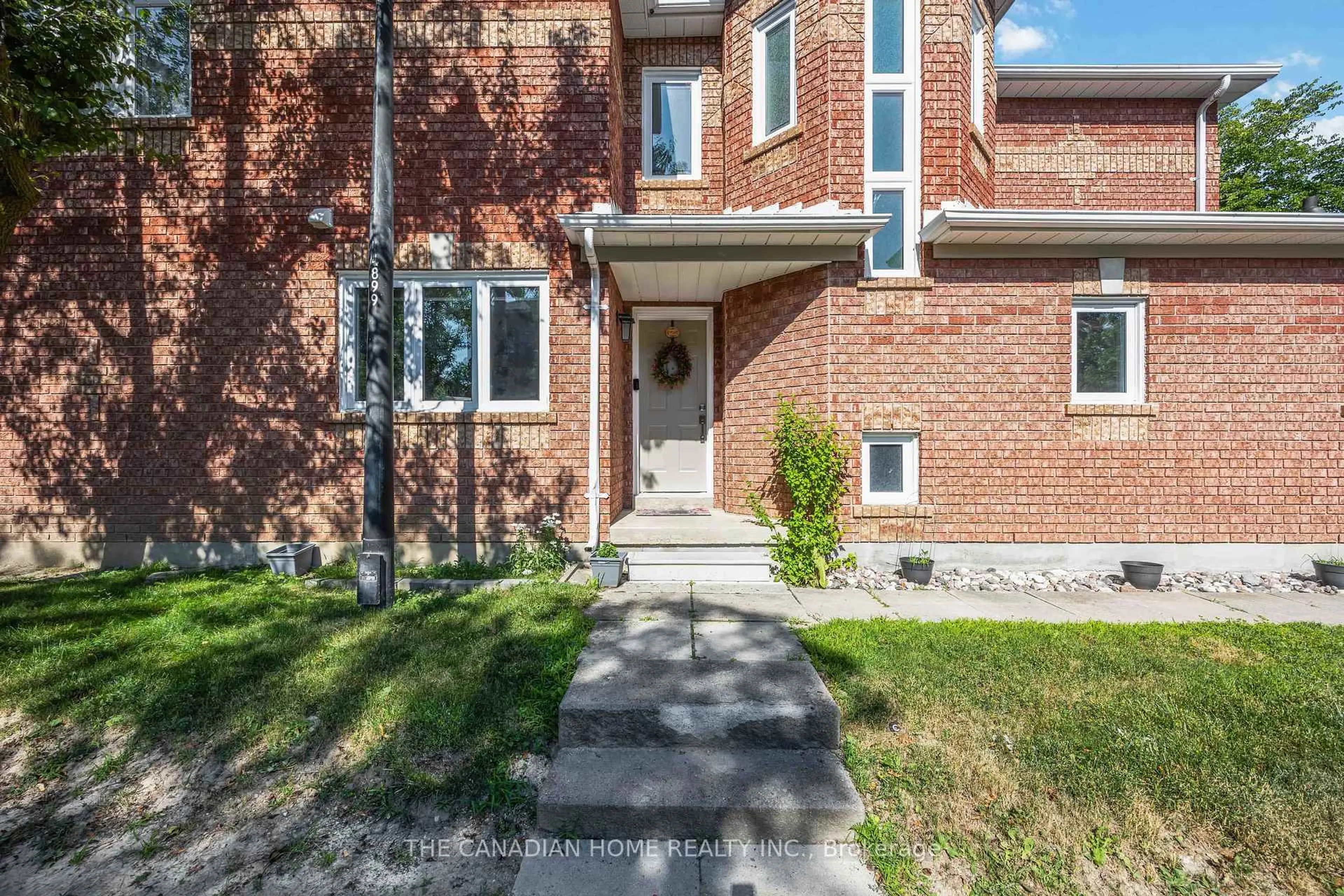 Home with brick exterior material, street for 896 CARIBOU VALLEY Circ, Newmarket Ontario L3X 1X1