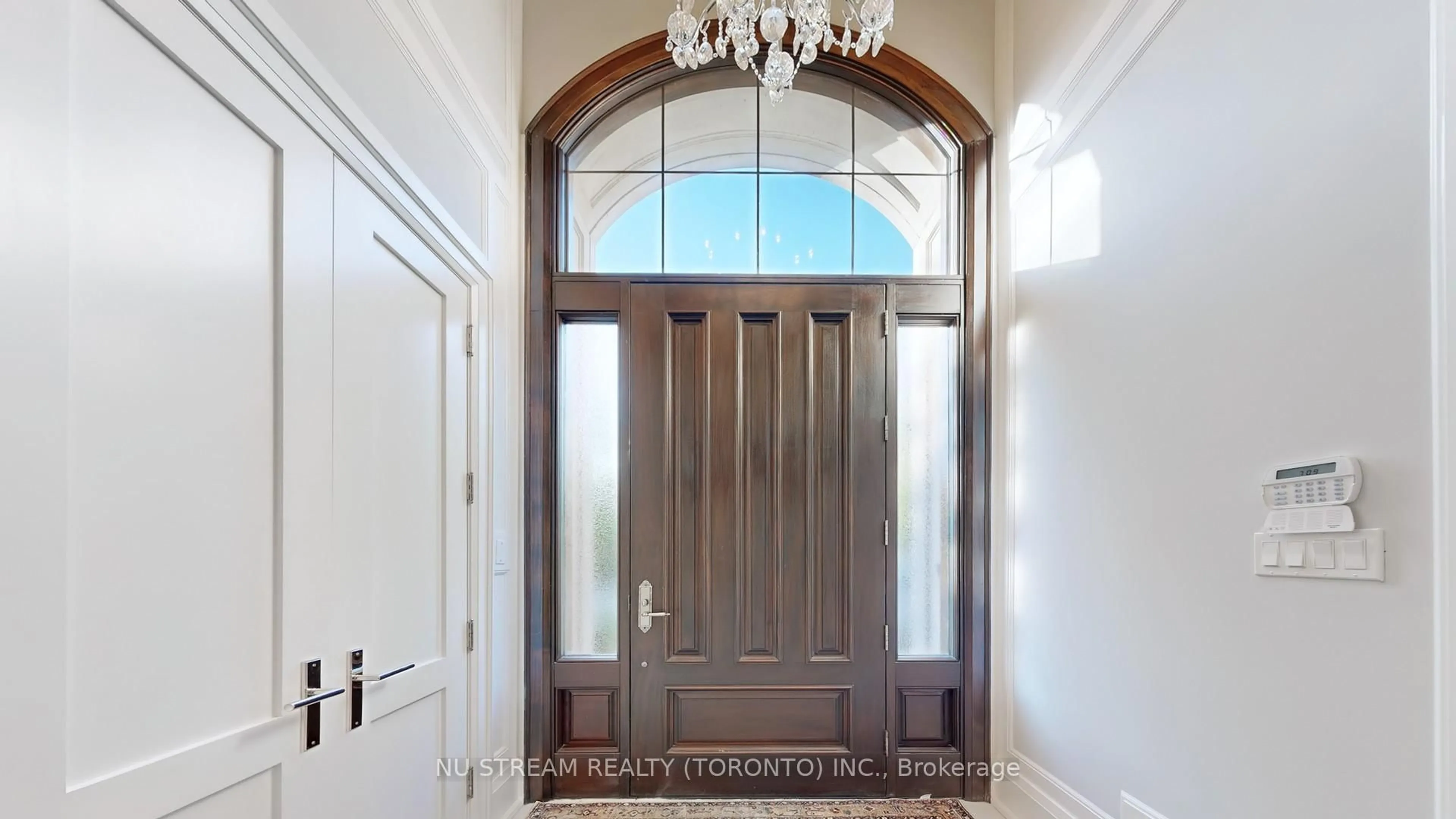 Indoor entryway for 3 Greentree Rd, Markham Ontario L3R 3A9
