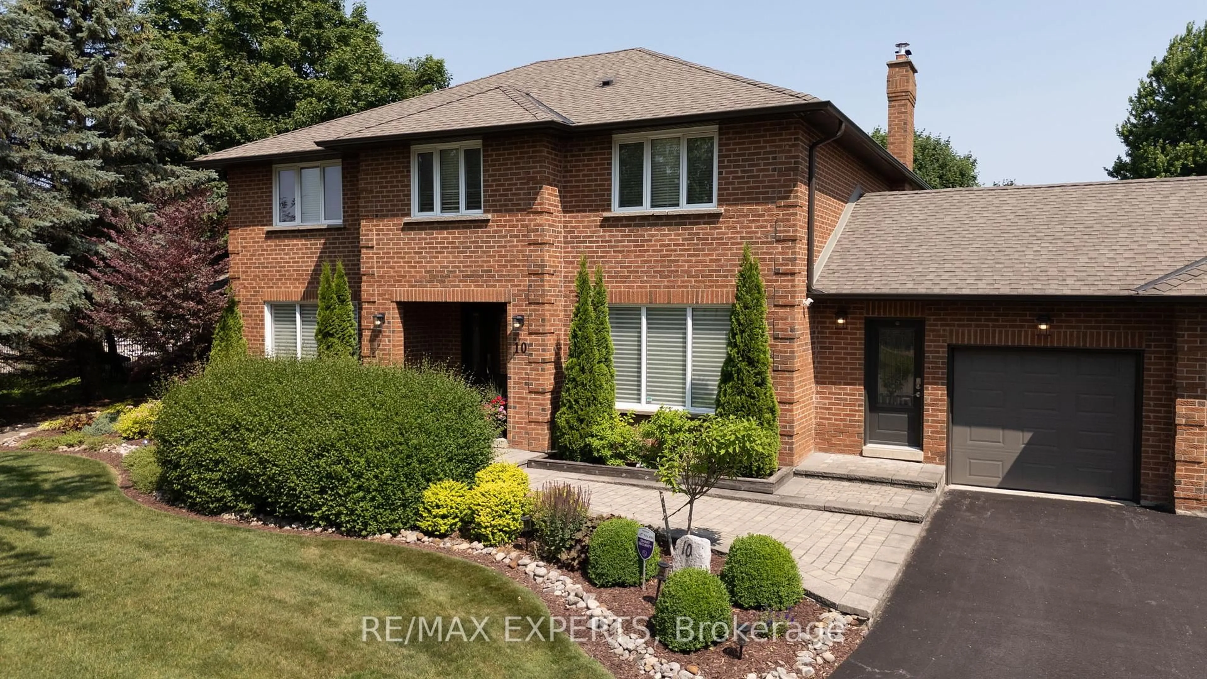 Home with brick exterior material, street for 10 Kehoe Crt, King Ontario L0G 1N0