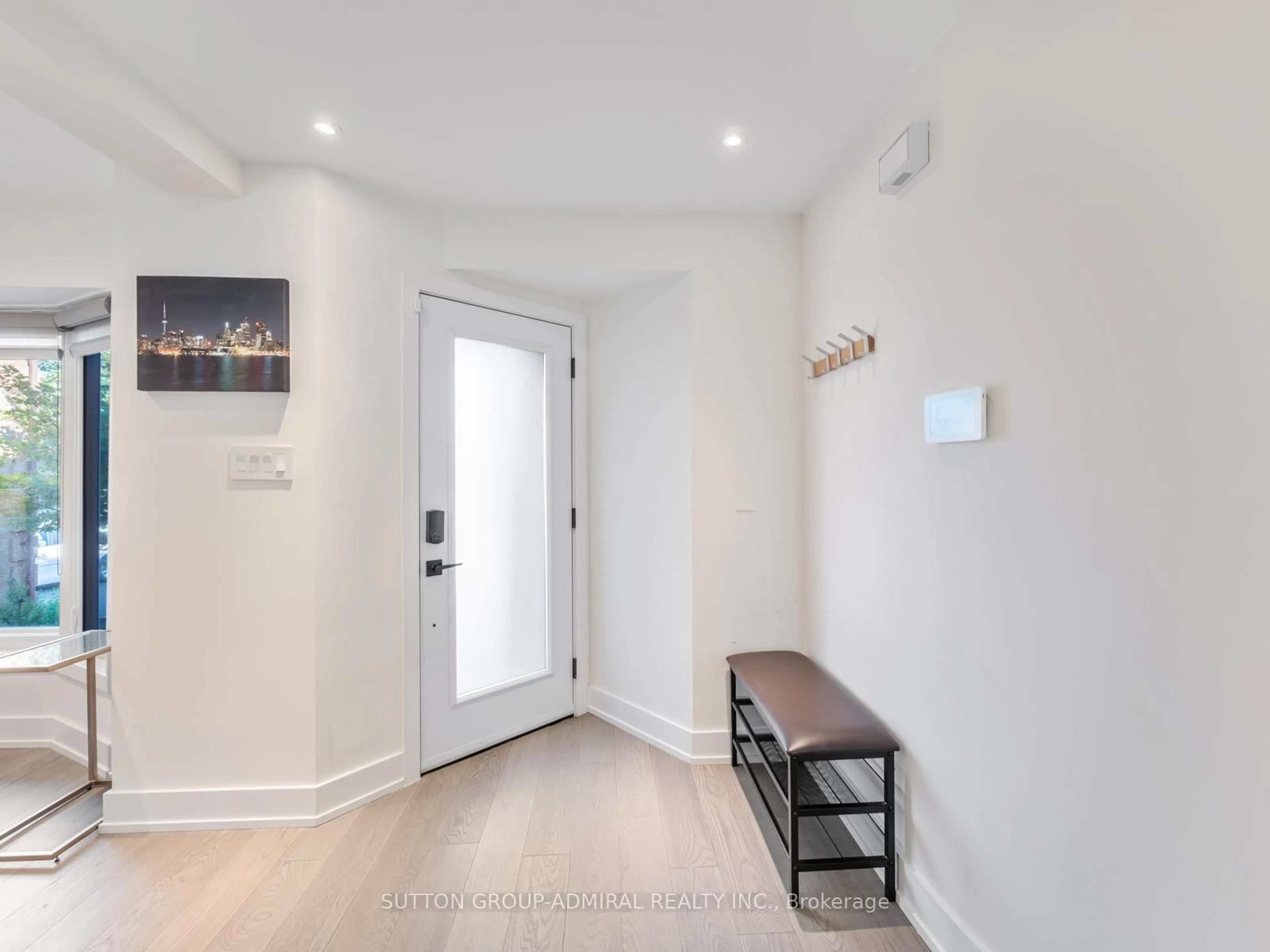 Indoor entryway for 62 Pinewood Dr, Vaughan Ontario L4J 5N8