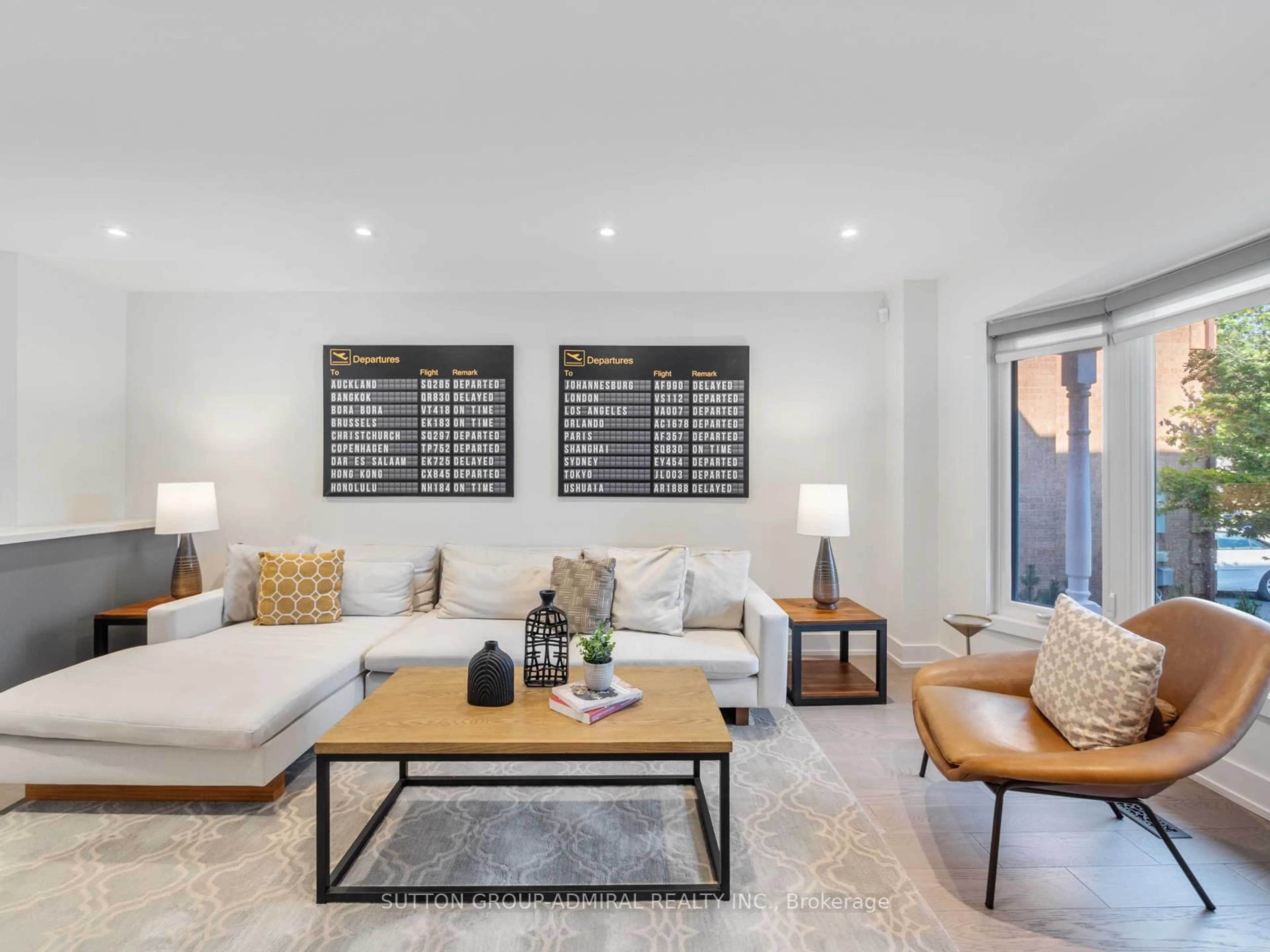 Living room with furniture, unknown for 62 Pinewood Dr, Vaughan Ontario L4J 5N8