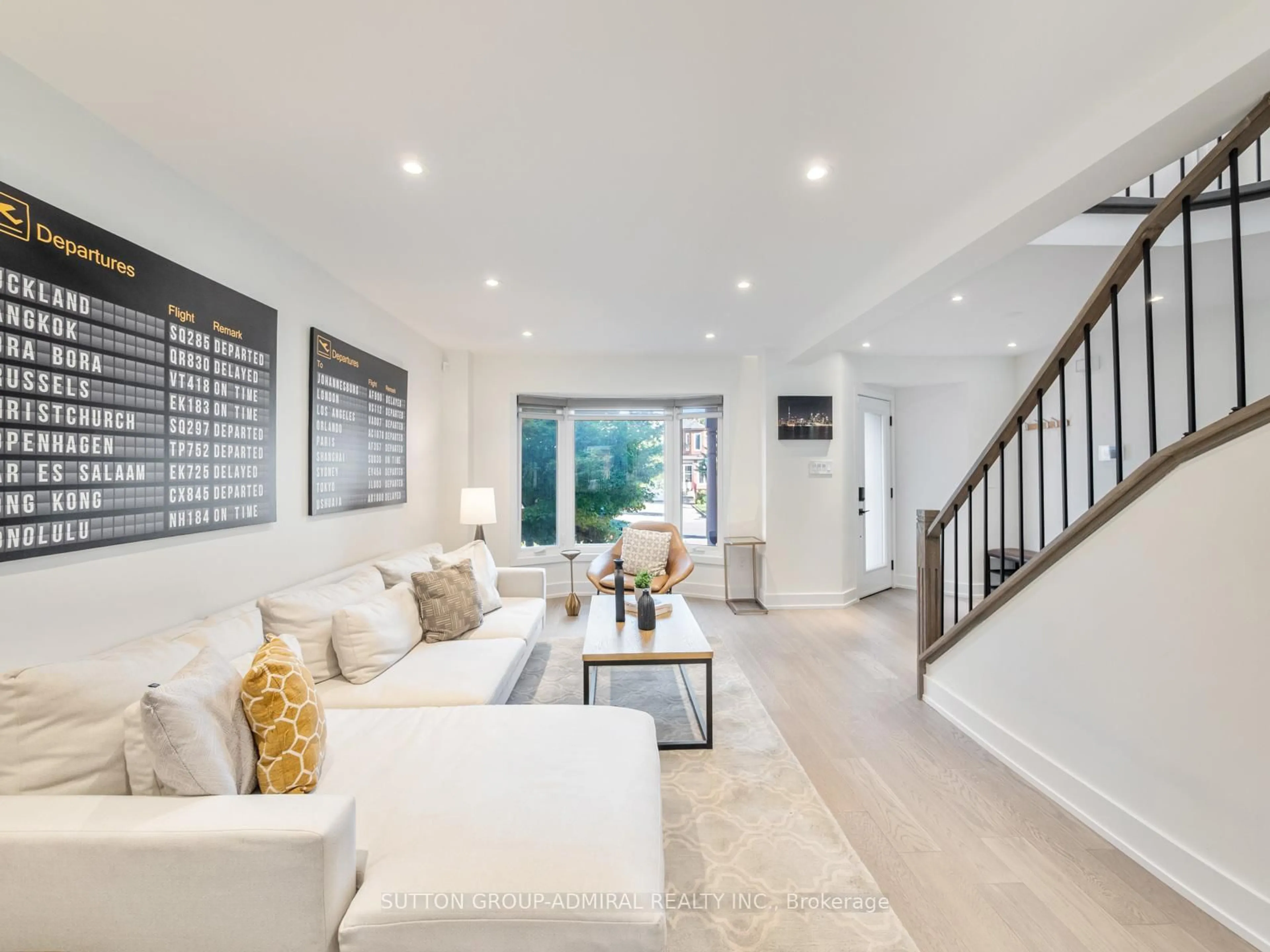 Living room with furniture, unknown for 62 Pinewood Dr, Vaughan Ontario L4J 5N8