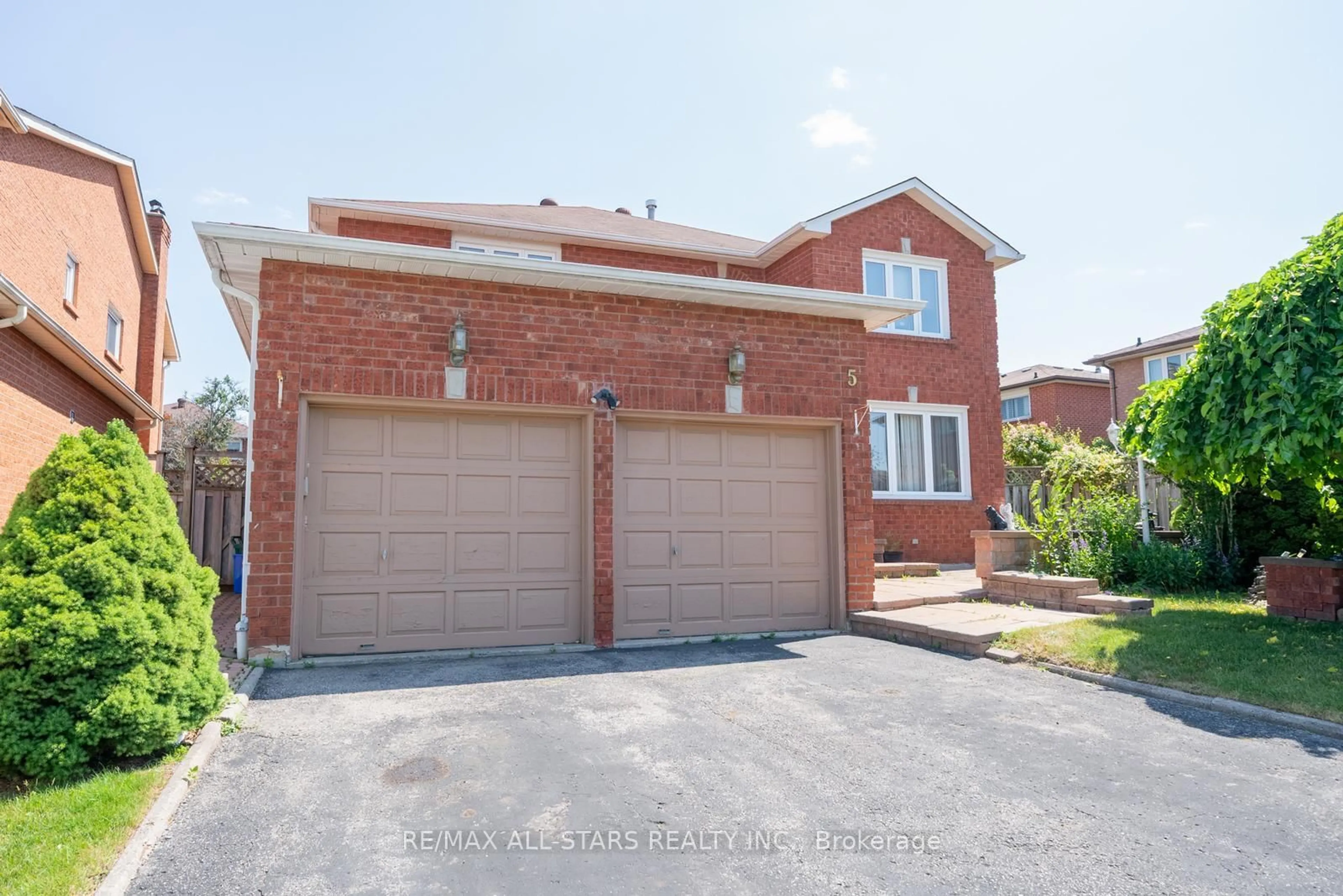 Home with brick exterior material, street for 5 Janna Crt, Markham Ontario L3R 8Z3
