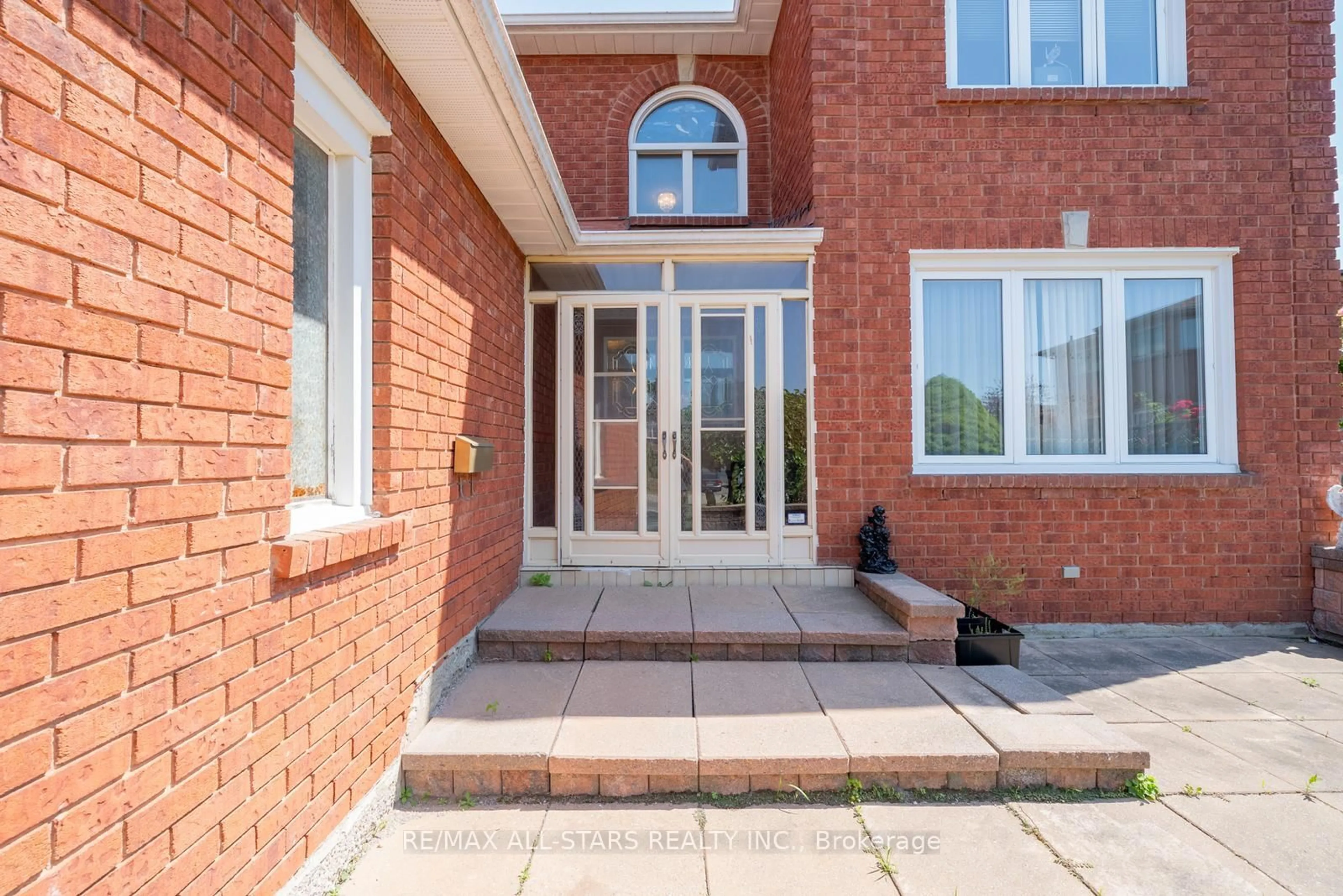 Home with brick exterior material, street for 5 Janna Crt, Markham Ontario L3R 8Z3