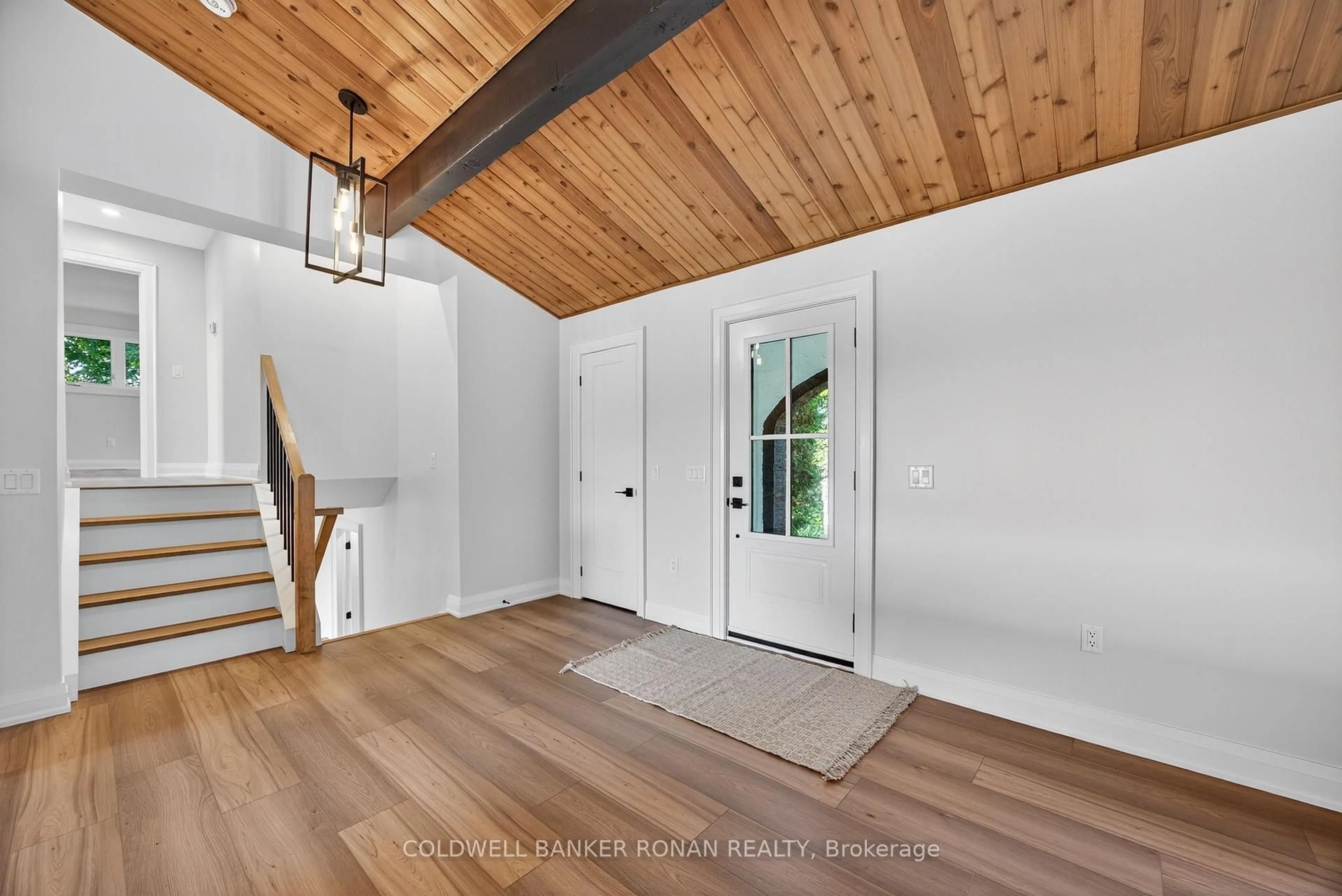 Indoor entryway for 993177 Mono Adjala Townline, Adjala-Tosorontio Ontario L9W 2Z2