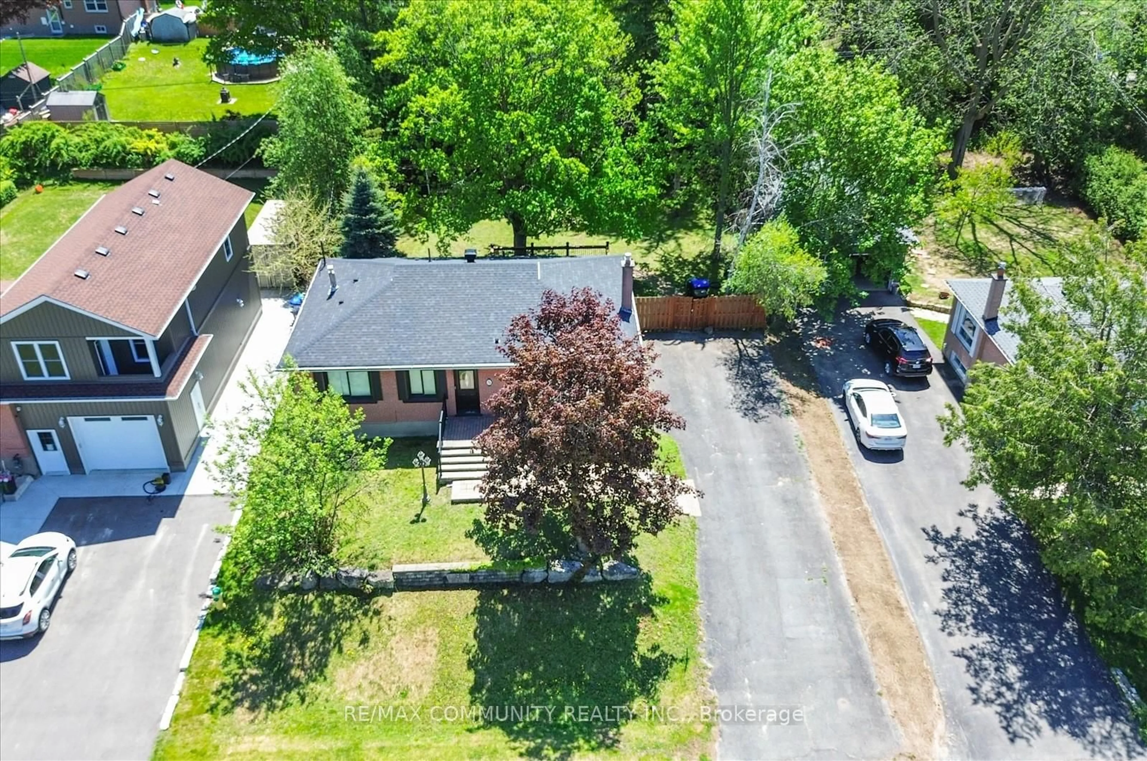 A pic from outside/outdoor area/front of a property/back of a property/a pic from drone, street for 25 George St, New Tecumseth Ontario L9R 1M7