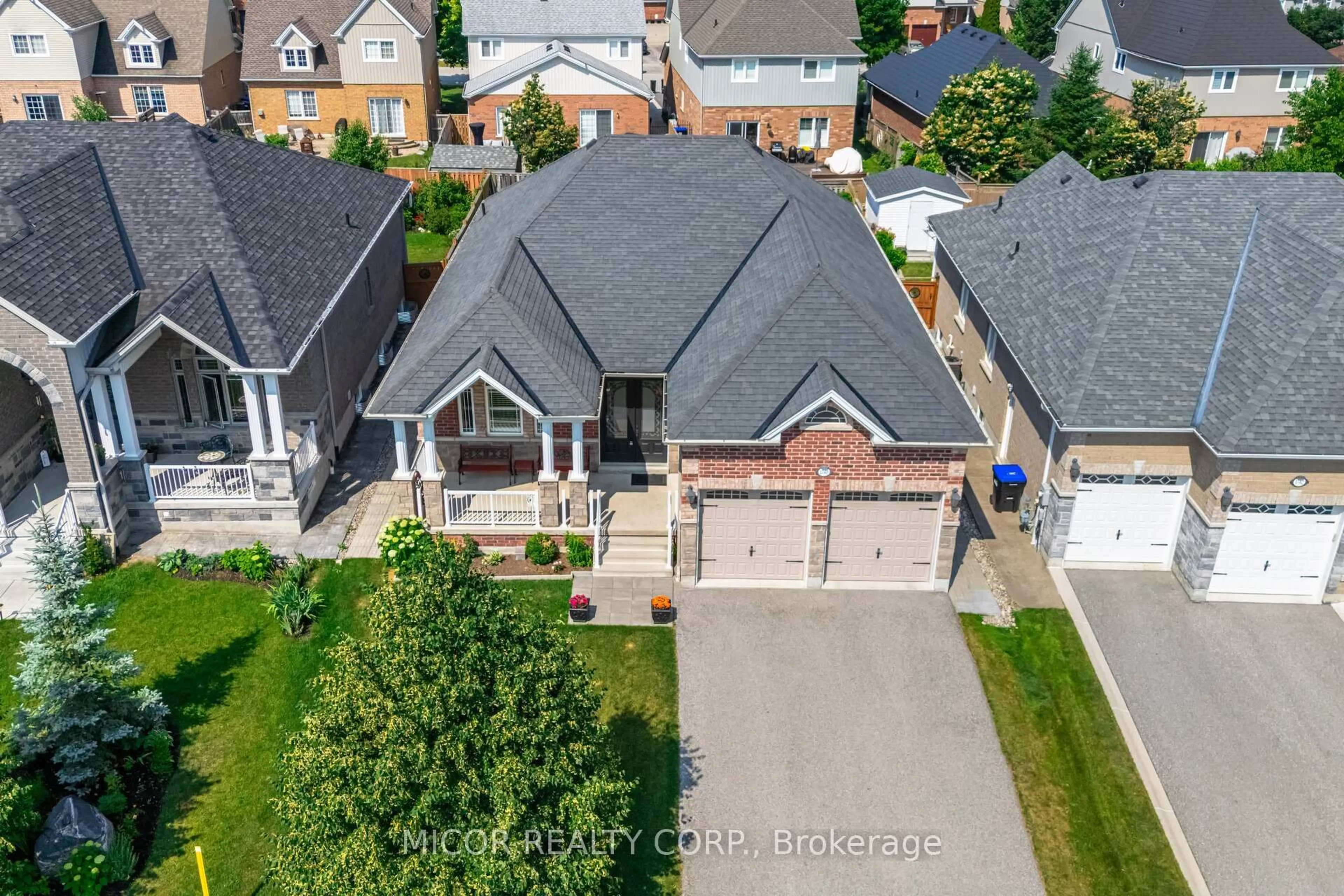 A pic from outside/outdoor area/front of a property/back of a property/a pic from drone, street for 1740 Angus St, Innisfil Ontario L9S 4X2